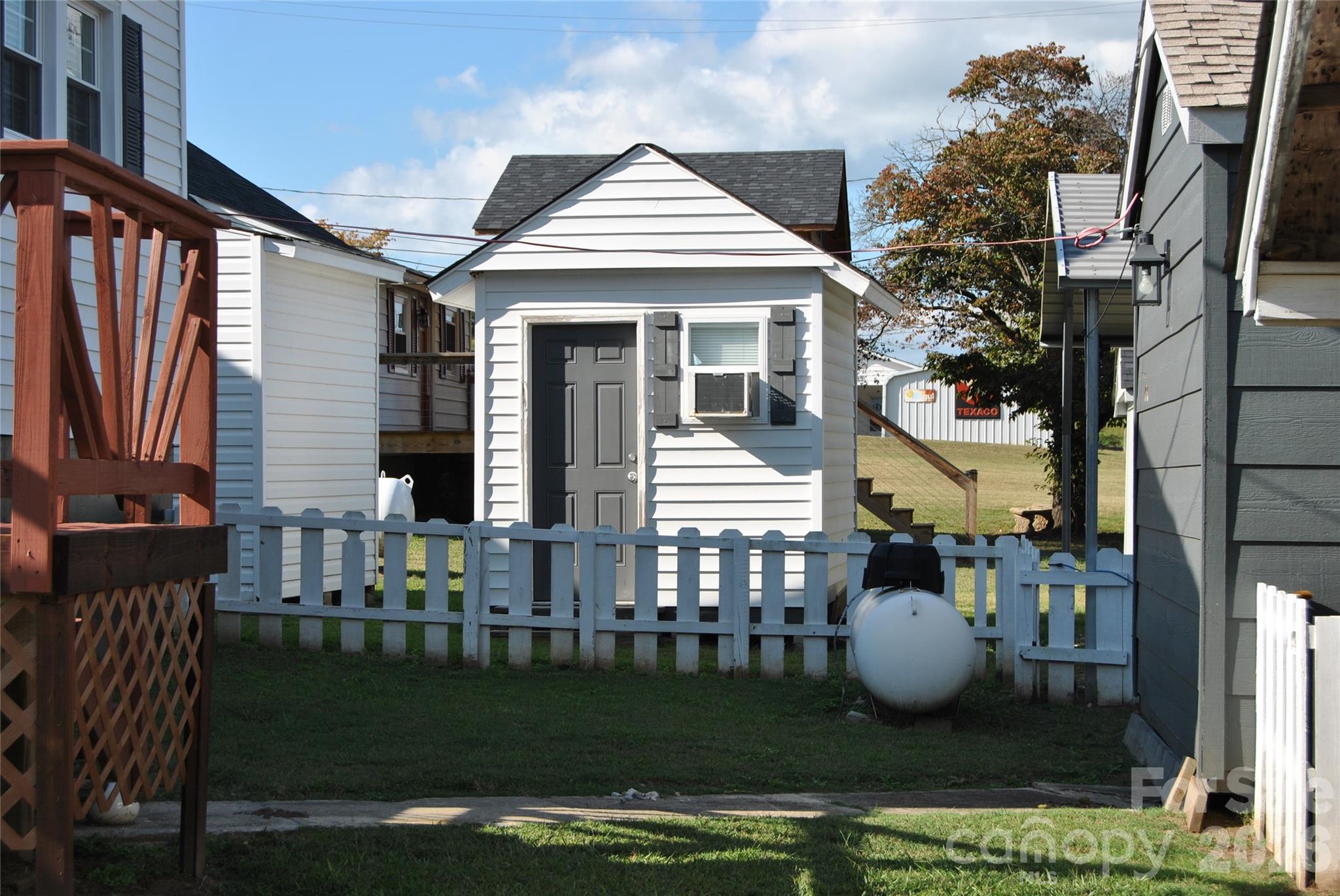 main property photo 29