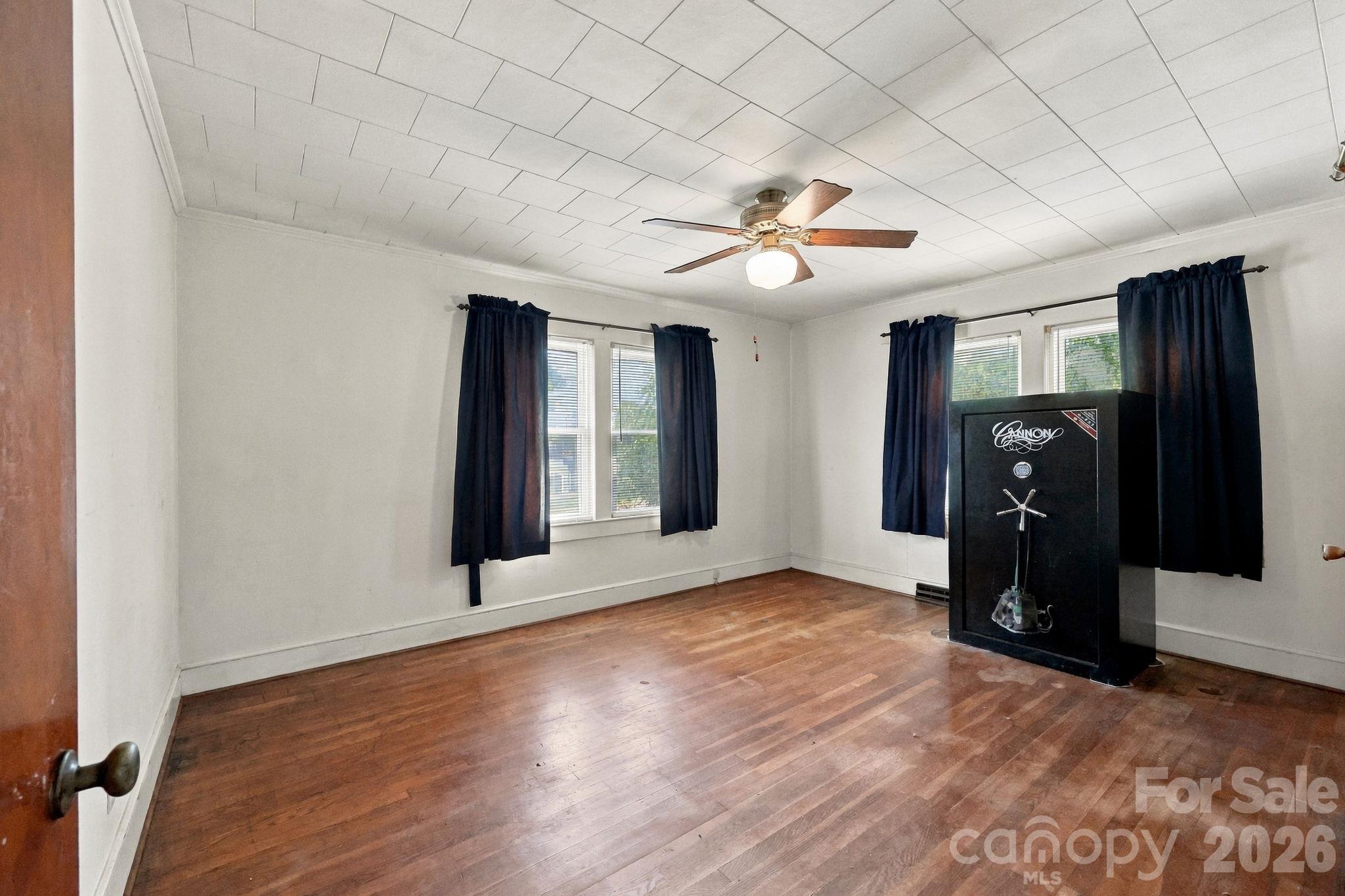 main property photo 10