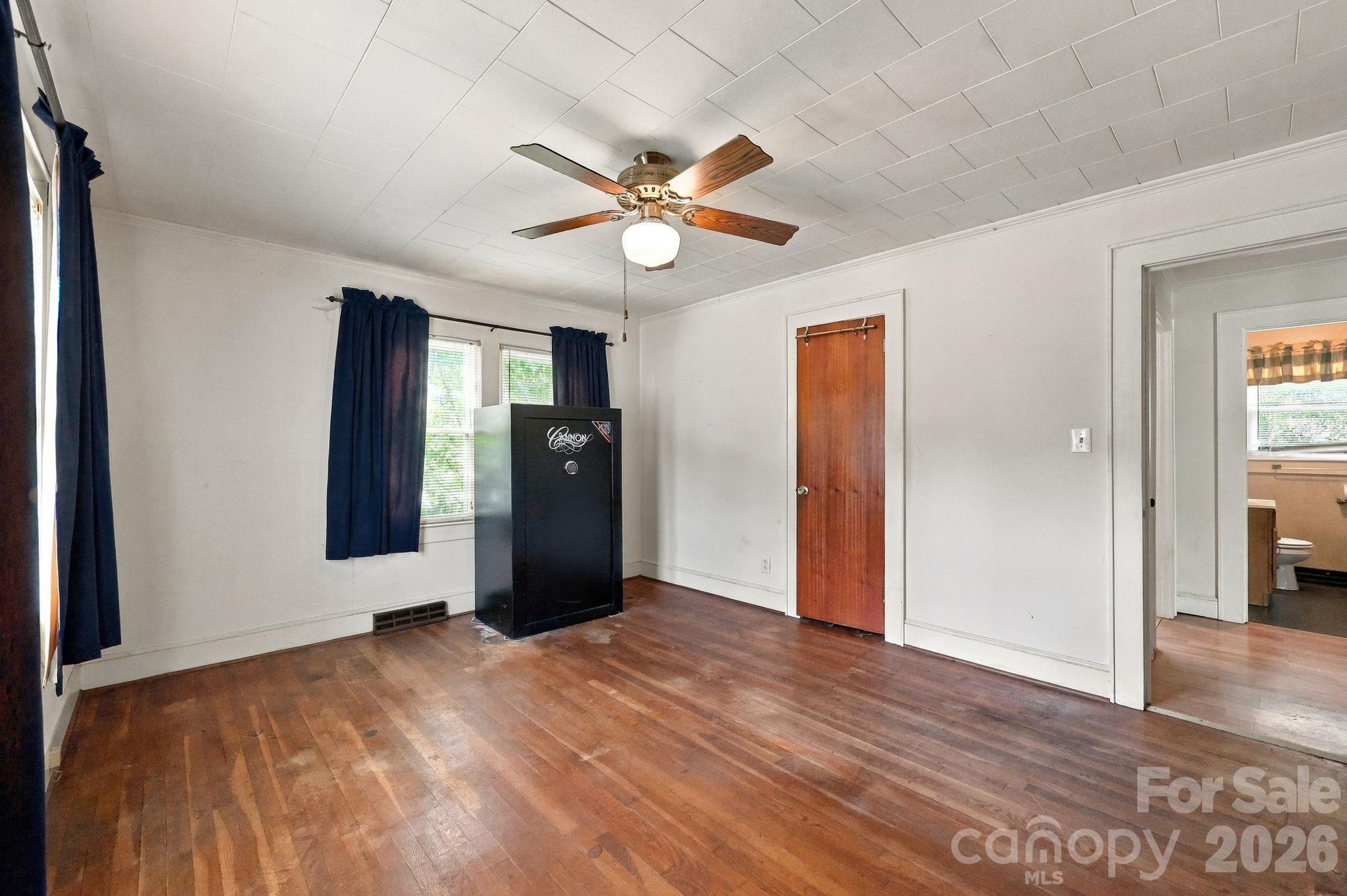main property photo 11