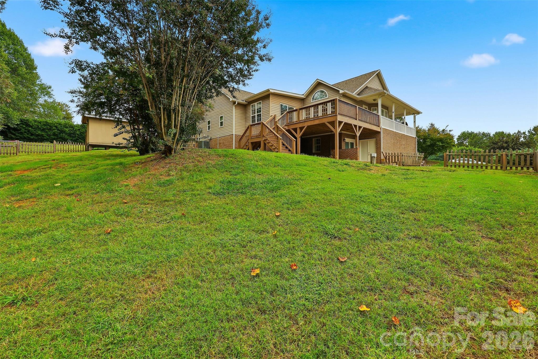 main property photo 9