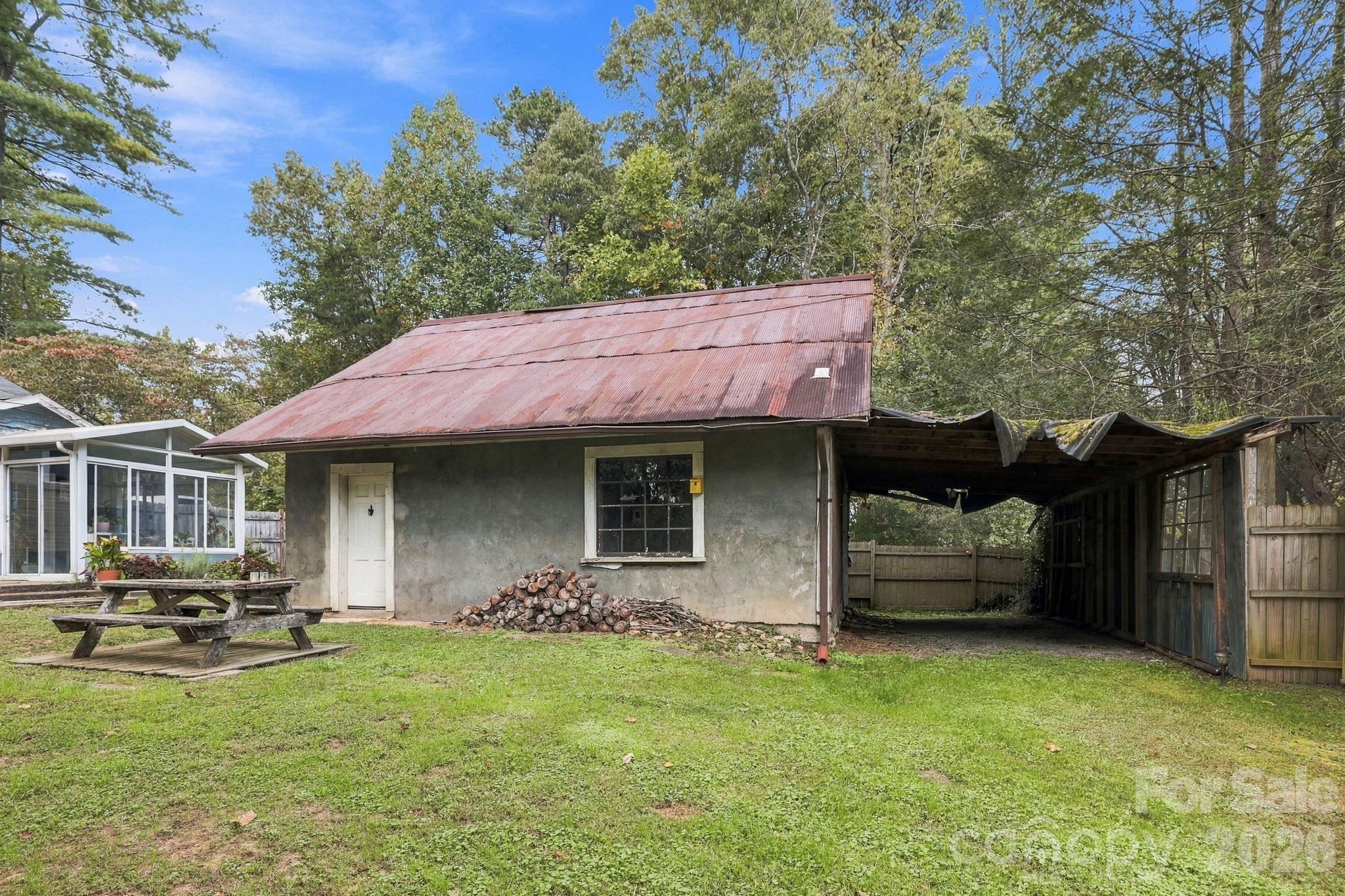 main property photo 33