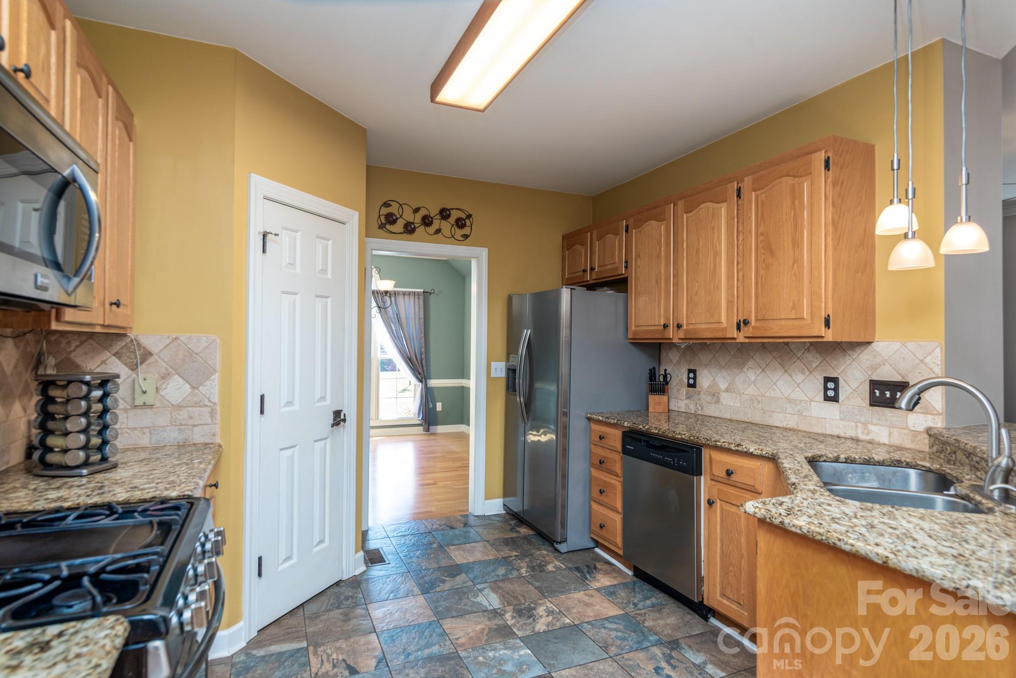 main property photo 7