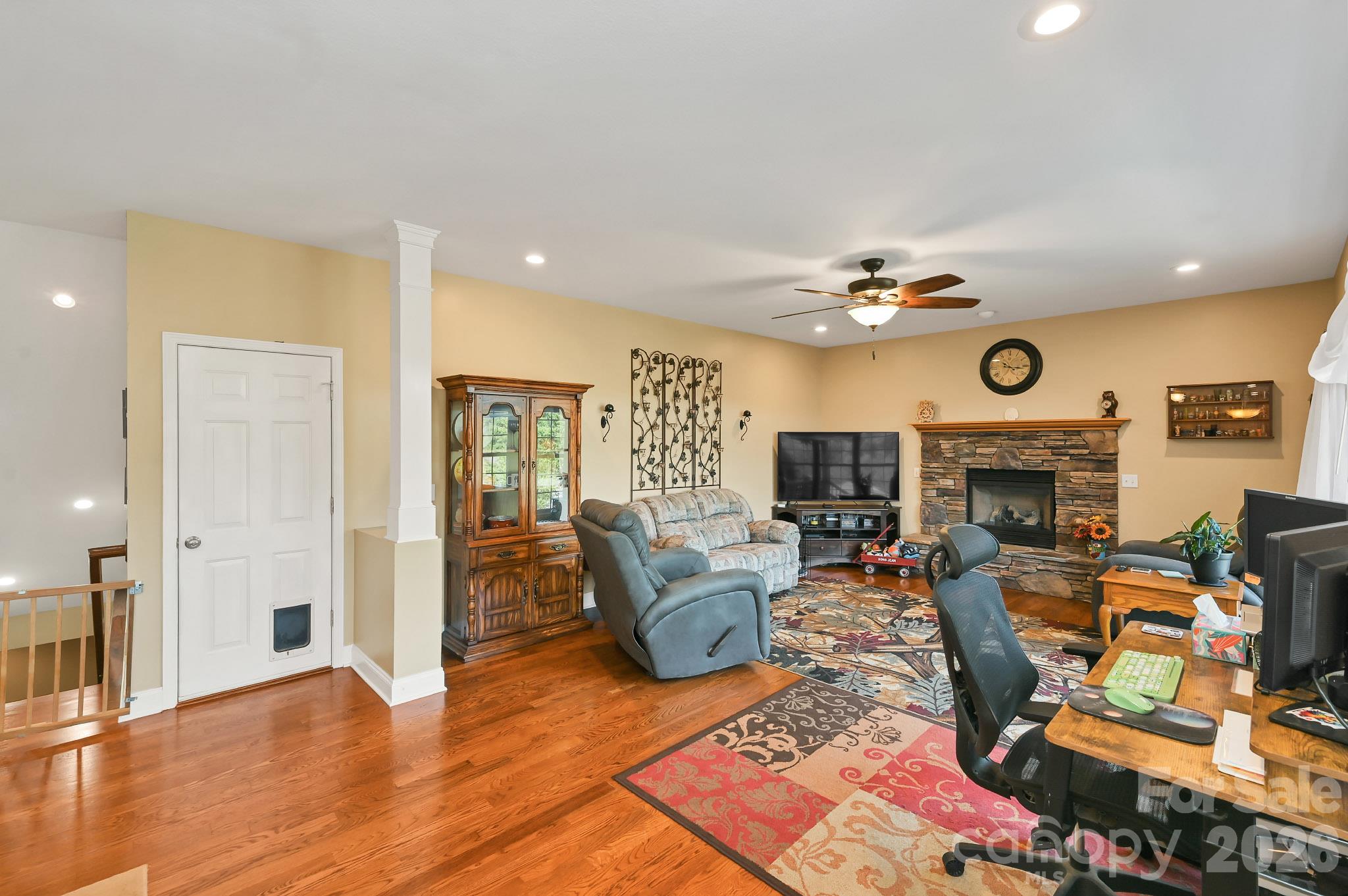 main property photo 8