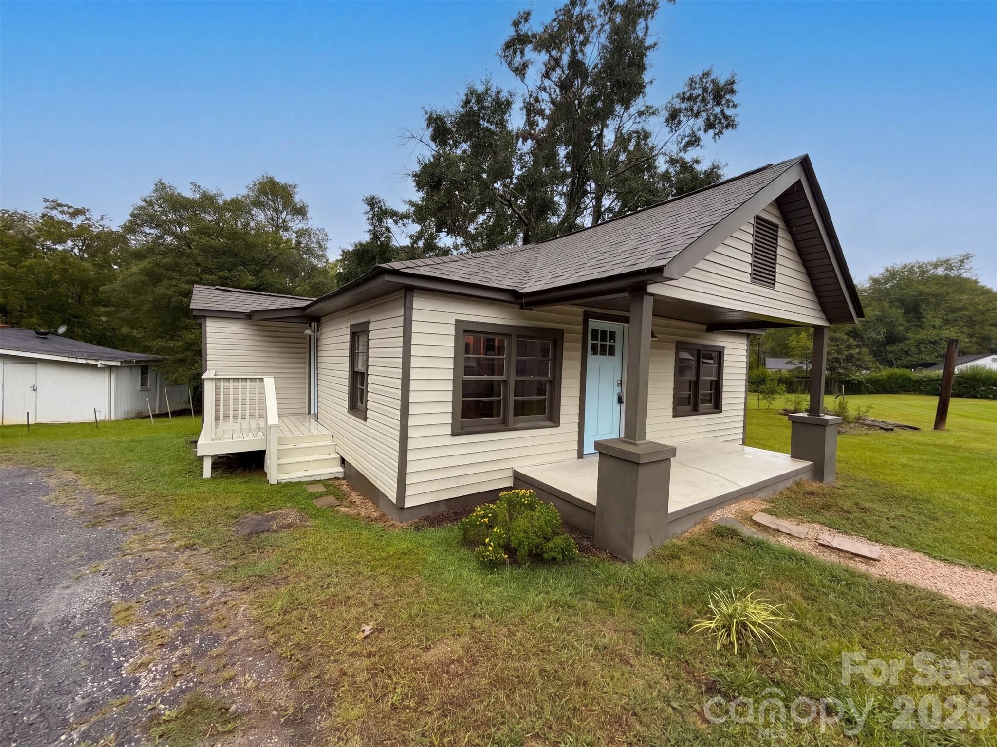main property photo 10