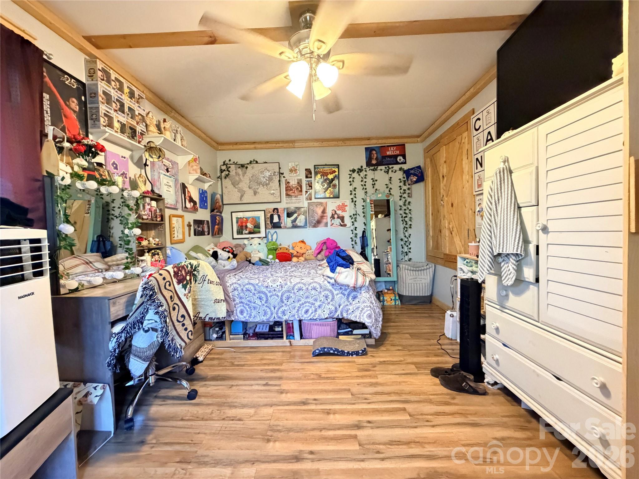 main property photo 28