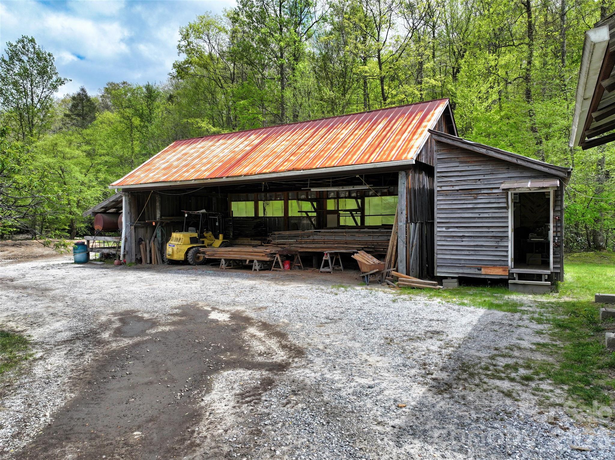 main property photo 7