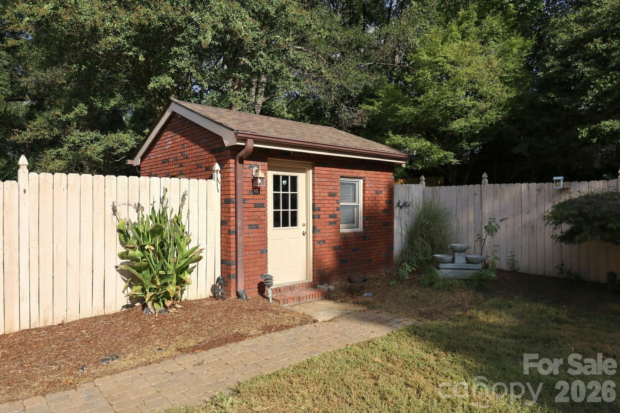 main property photo 19