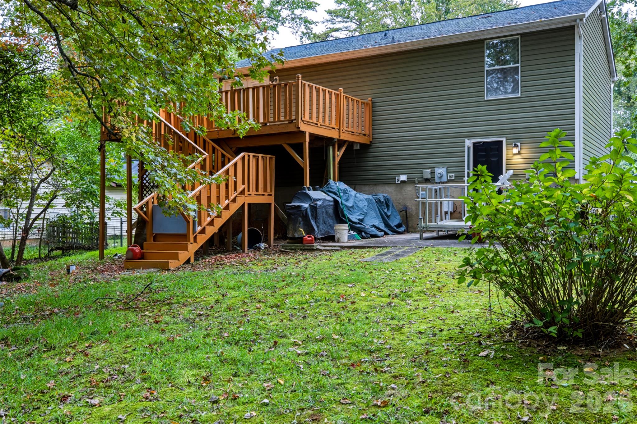 main property photo 28
