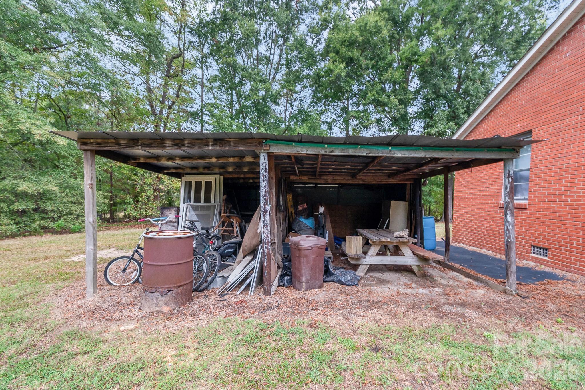 main property photo 32
