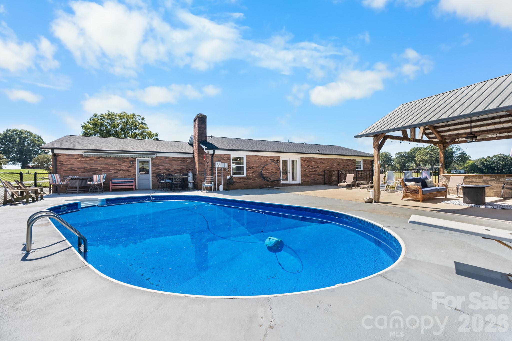 main property photo 41
