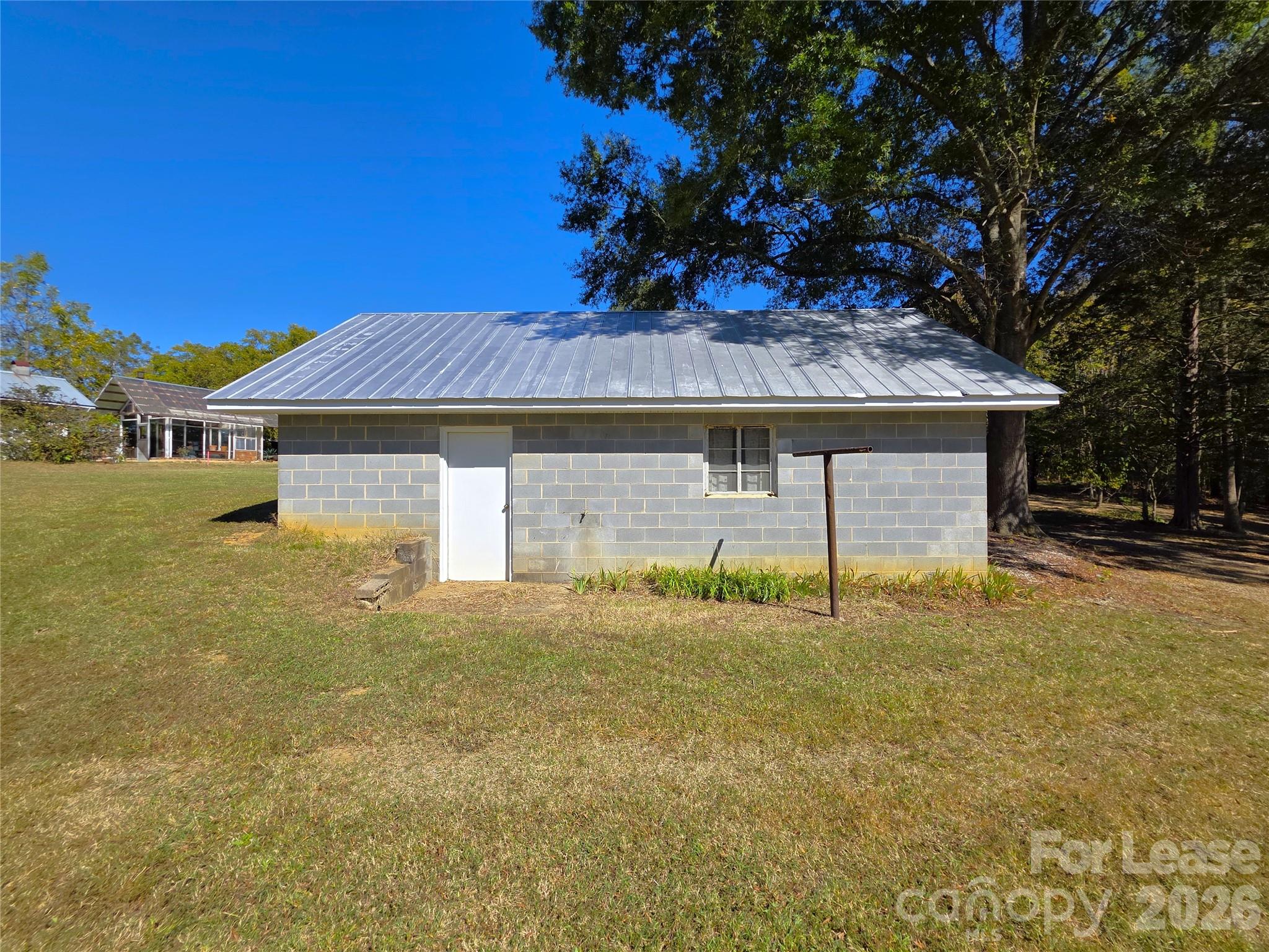 main property photo 30