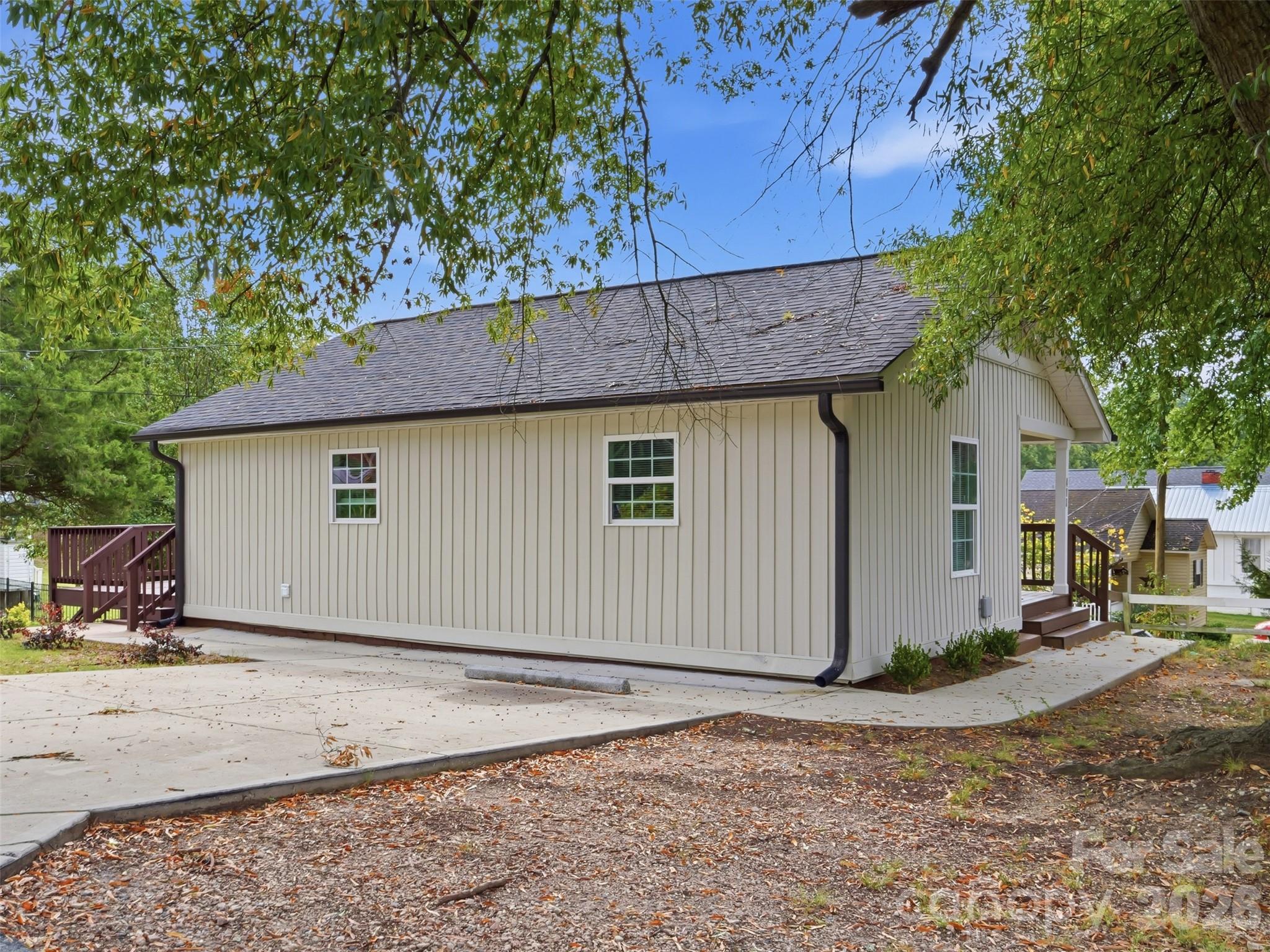 main property photo 18