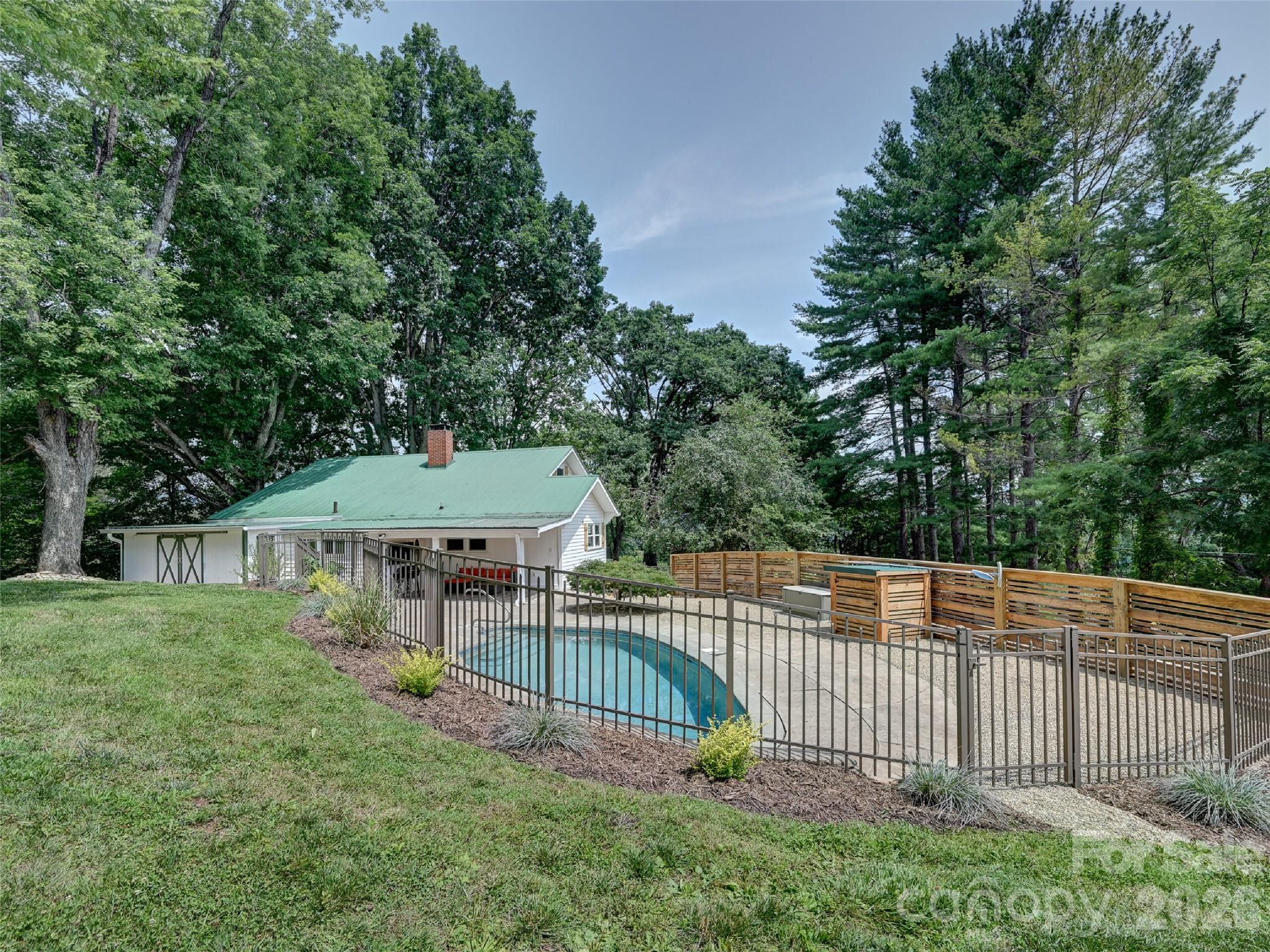 main property photo 29