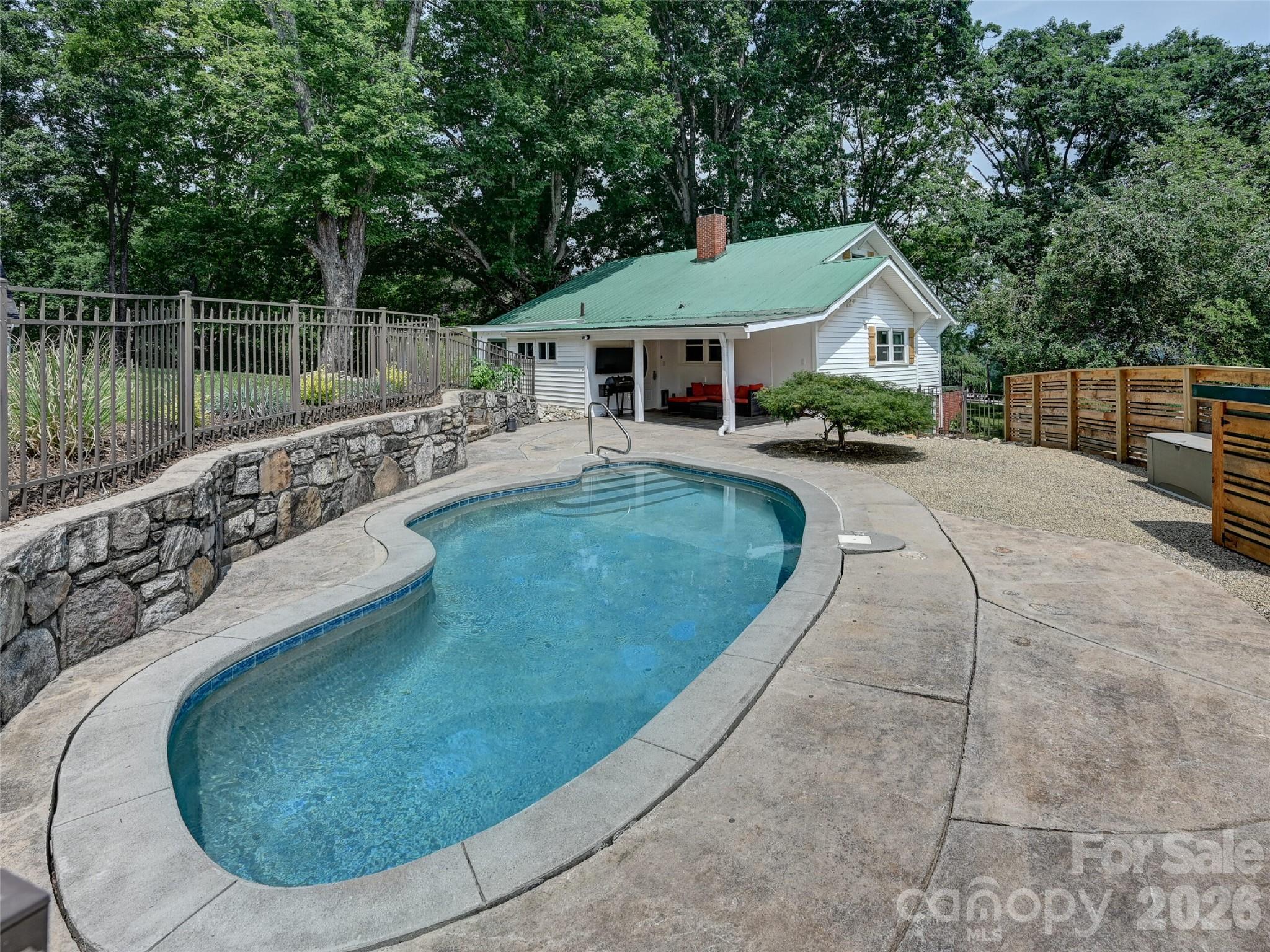 main property photo 30