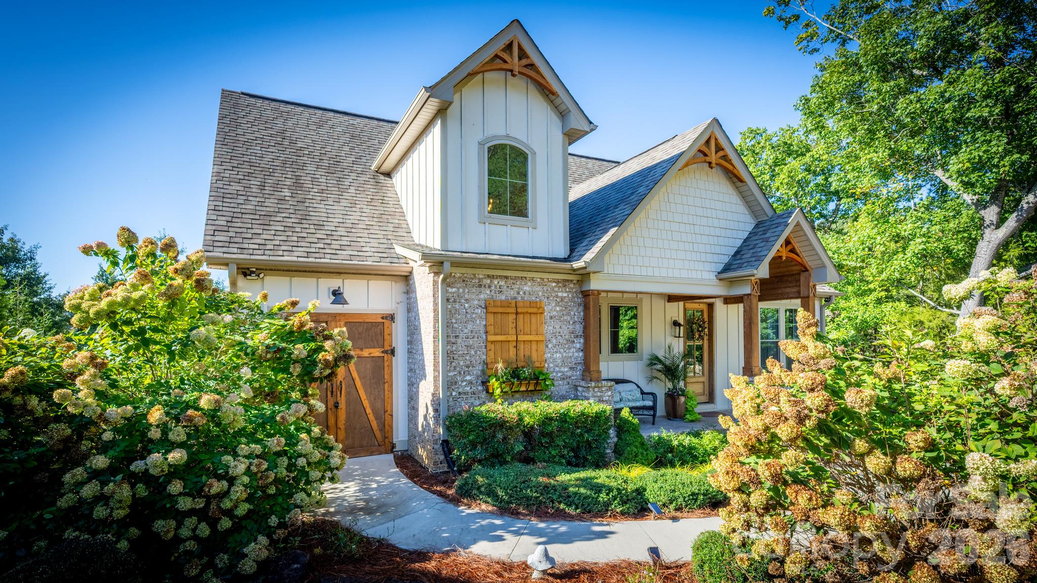 main property photo 4