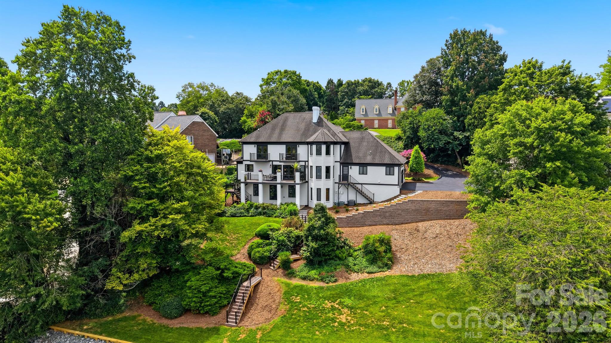main property photo 40