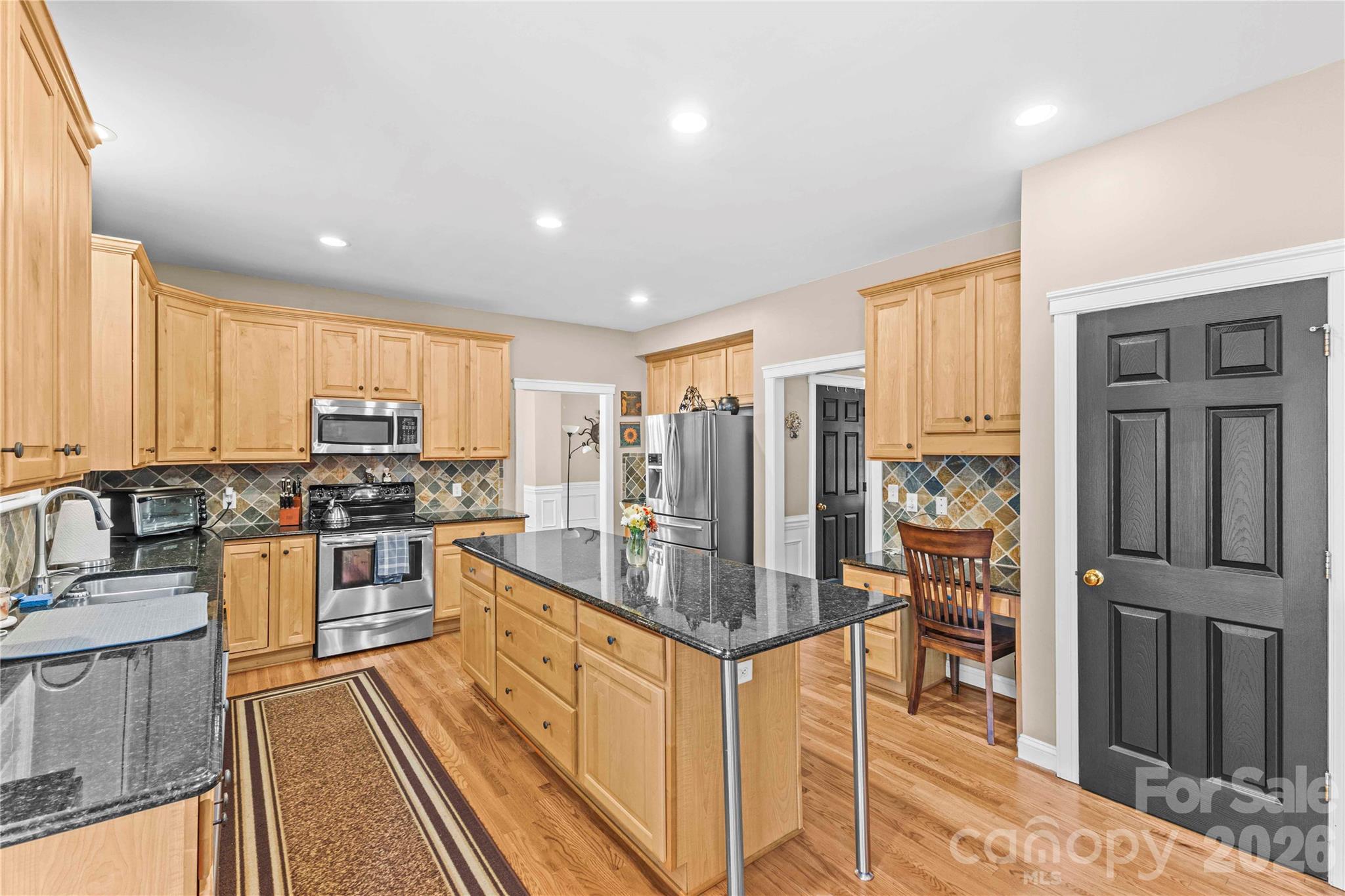 main property photo 14