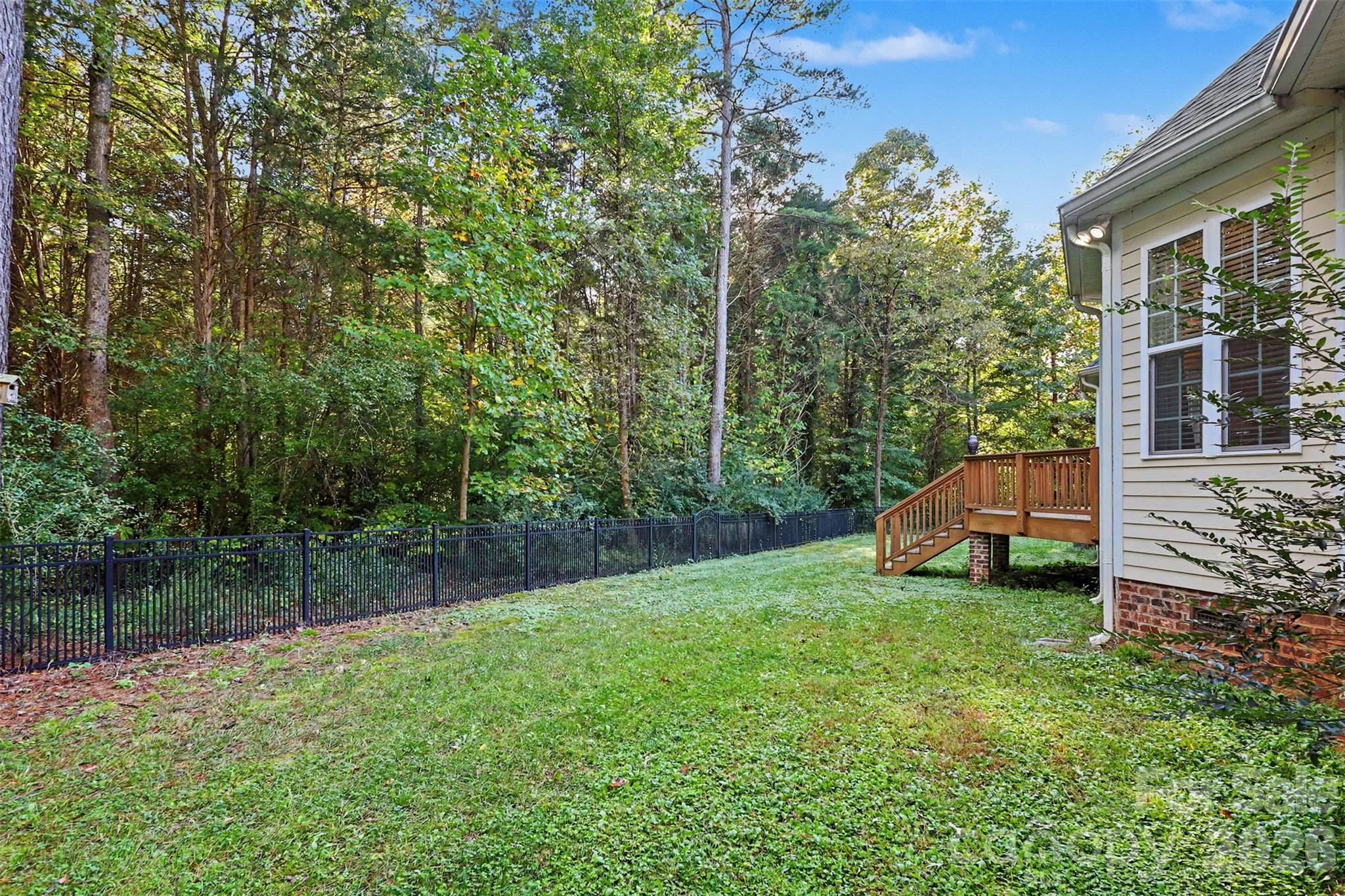 main property photo 28