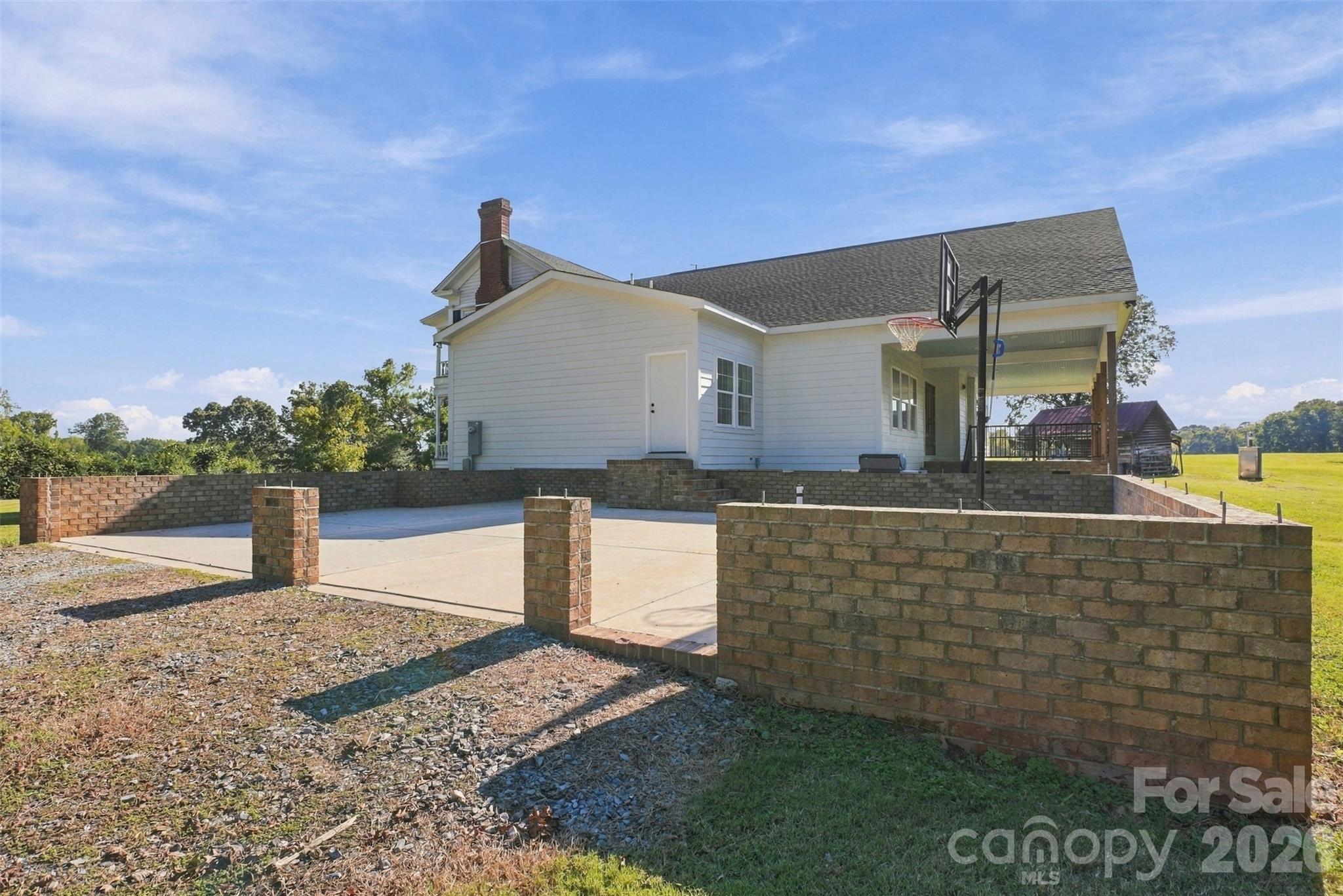 main property photo 8