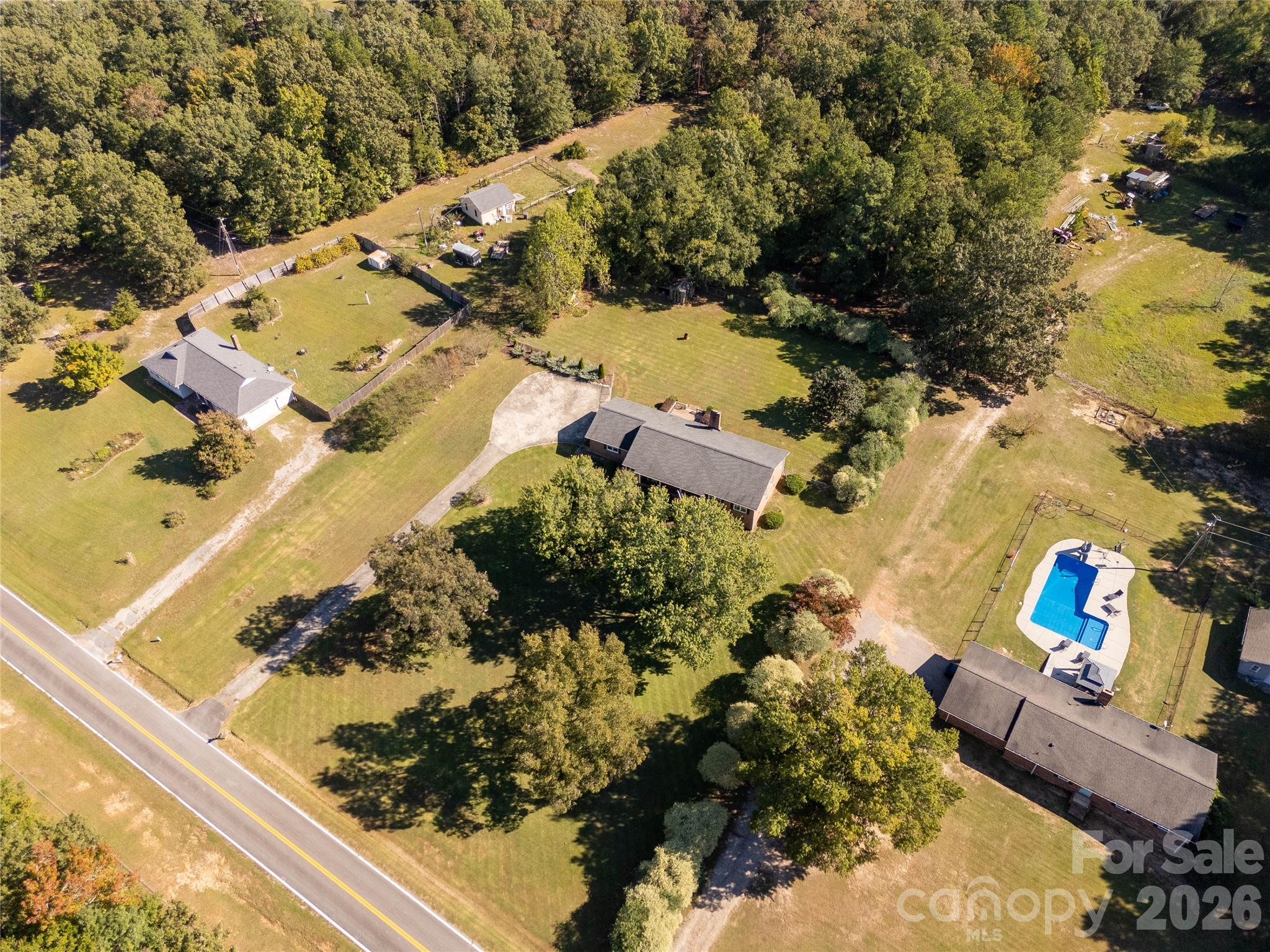 main property photo 40
