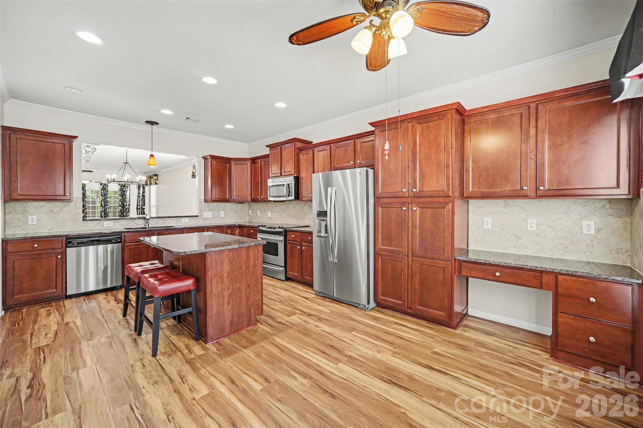main property photo 13
