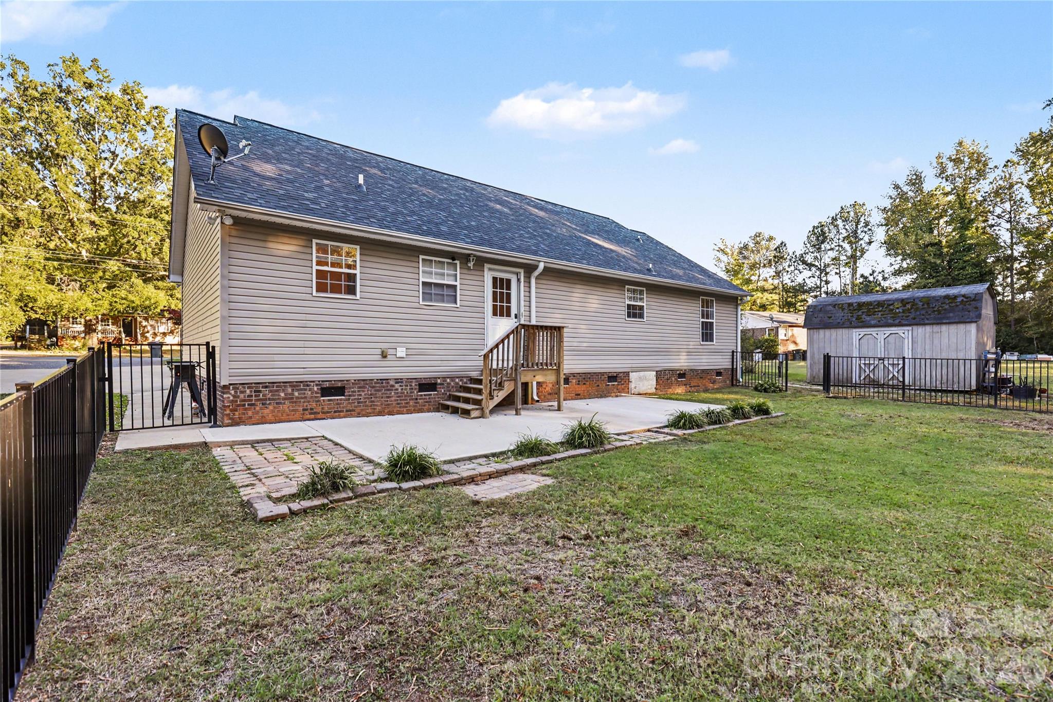 main property photo 32