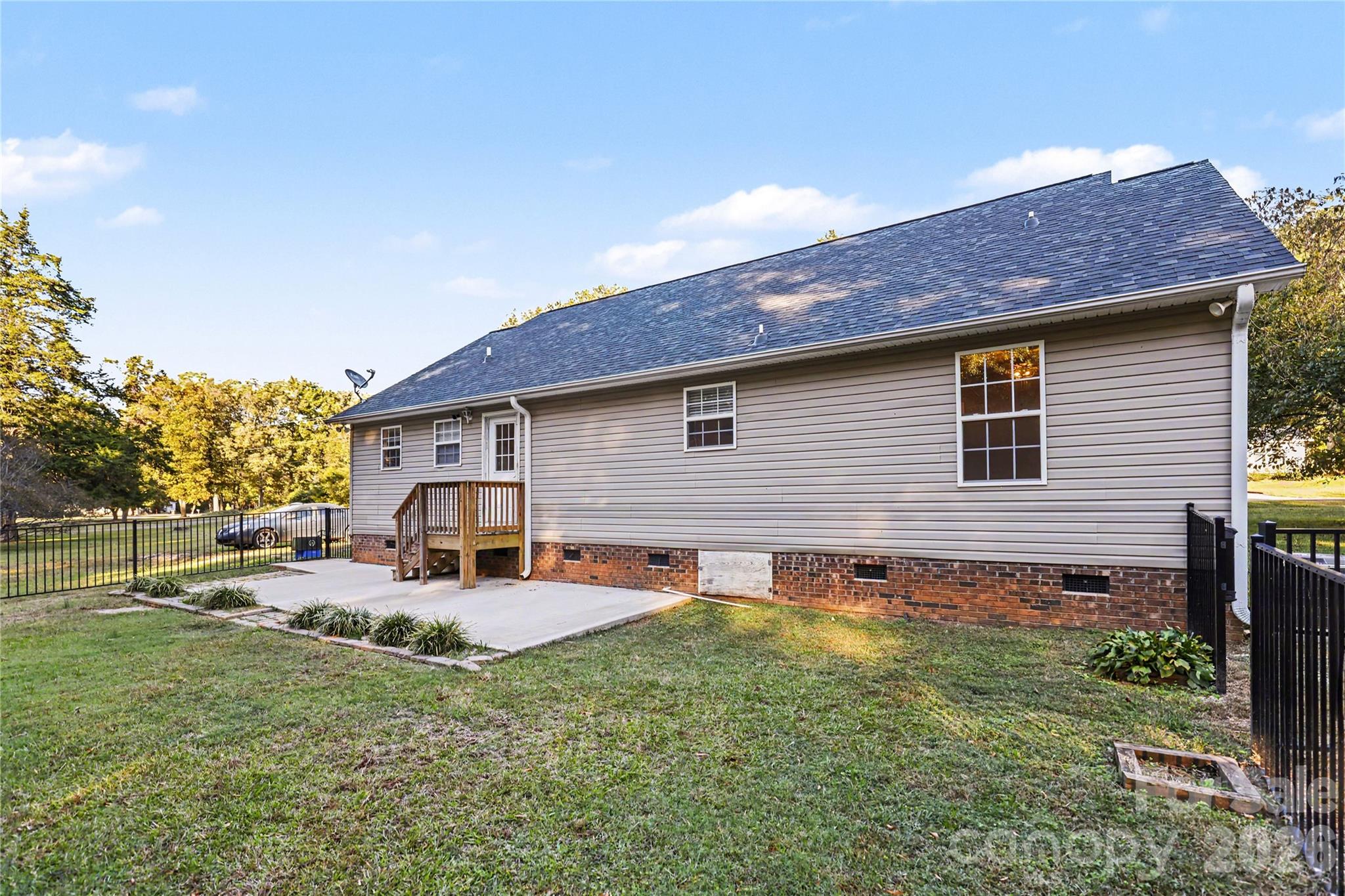 main property photo 41