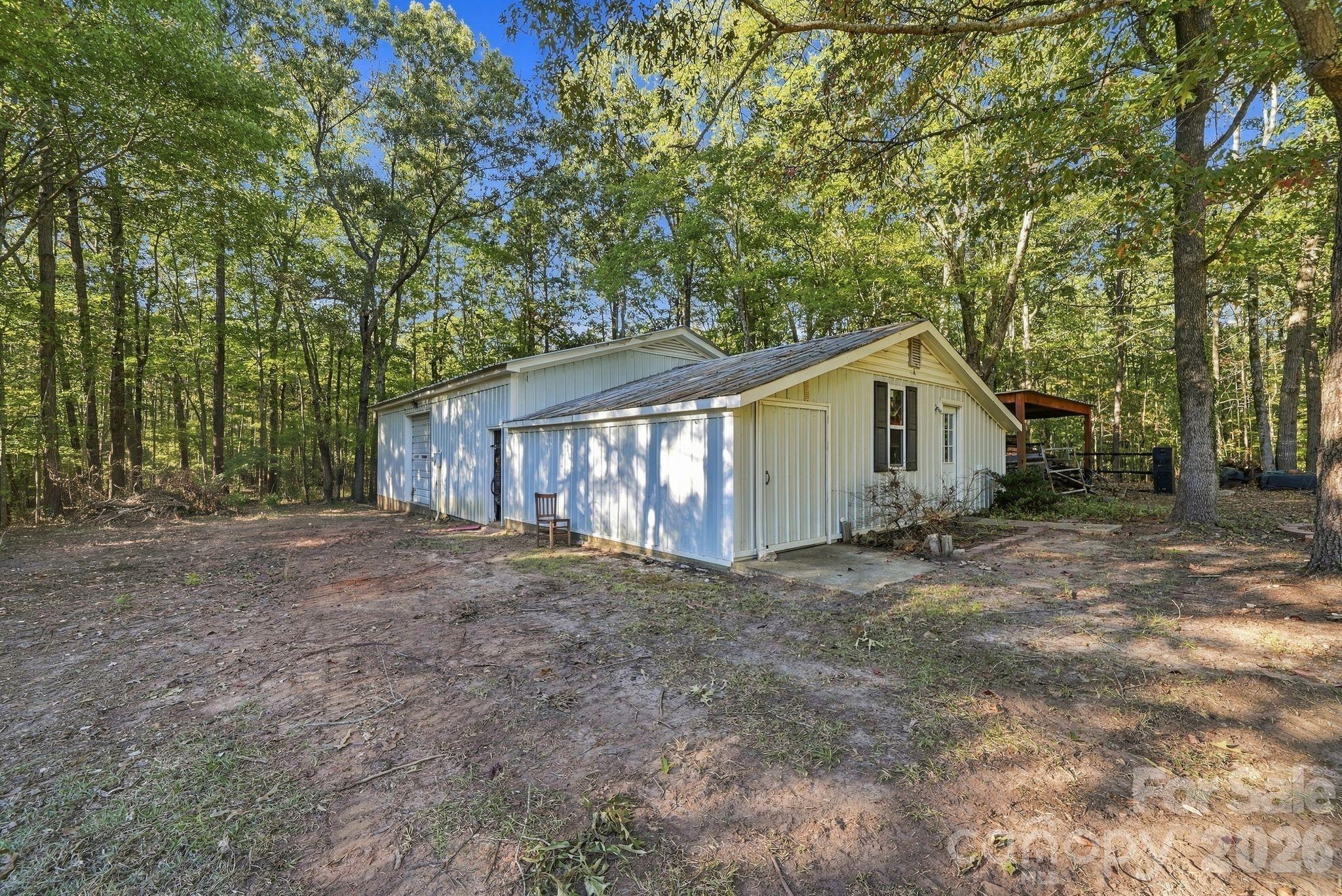 main property photo 28