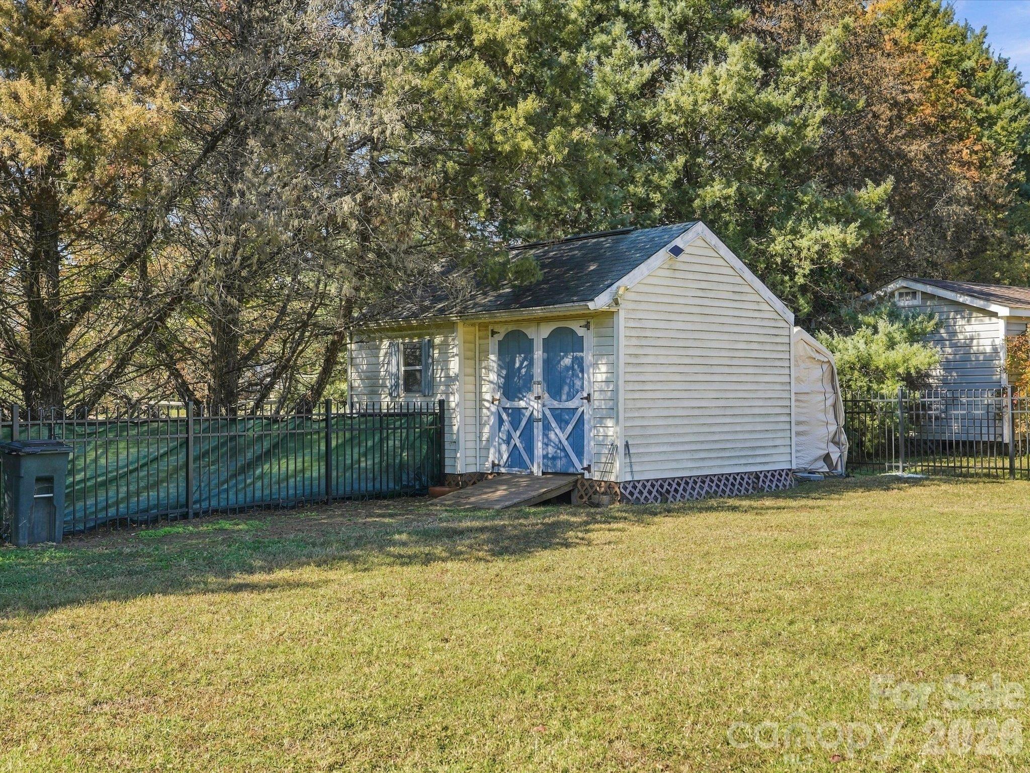 main property photo 40