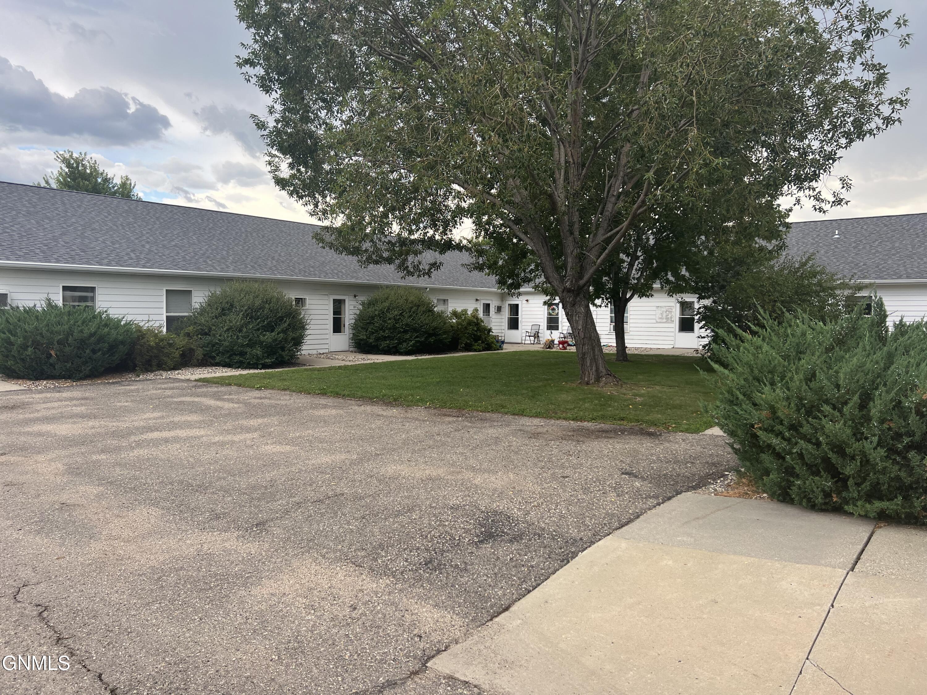 main property photo 13