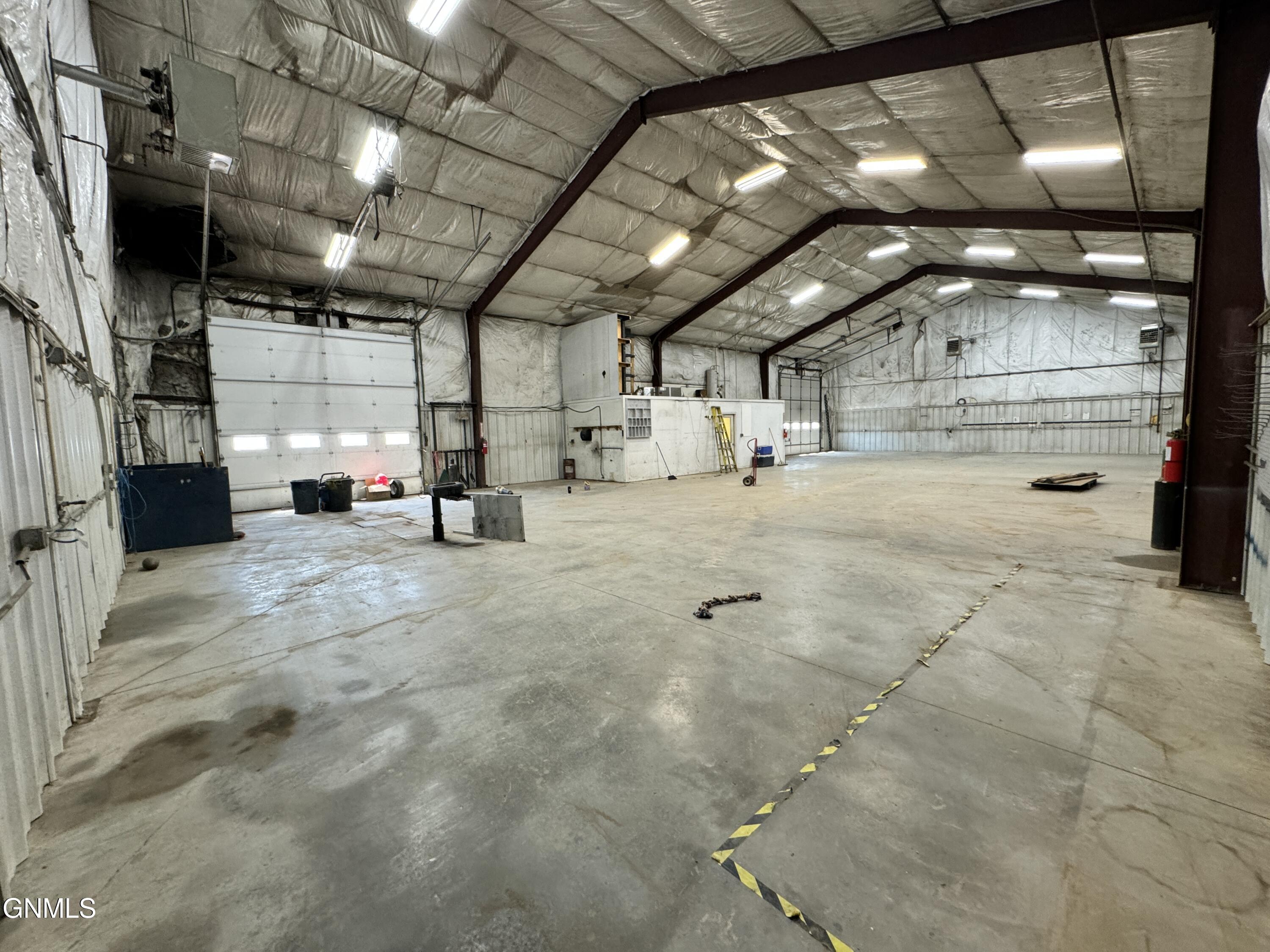main property photo 14