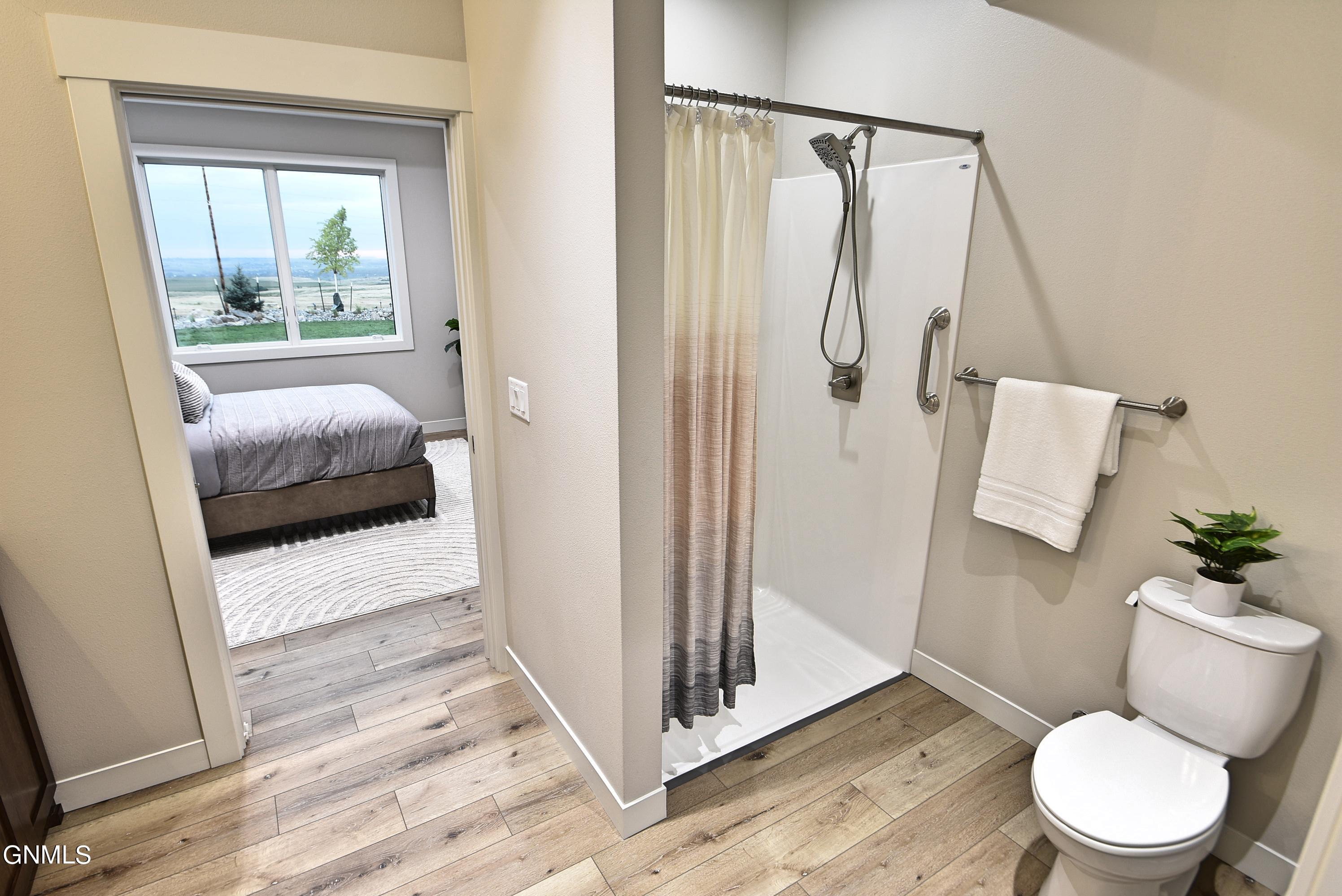 main property photo 16