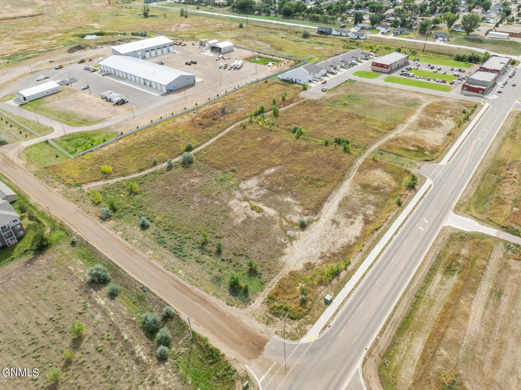 main property photo 16