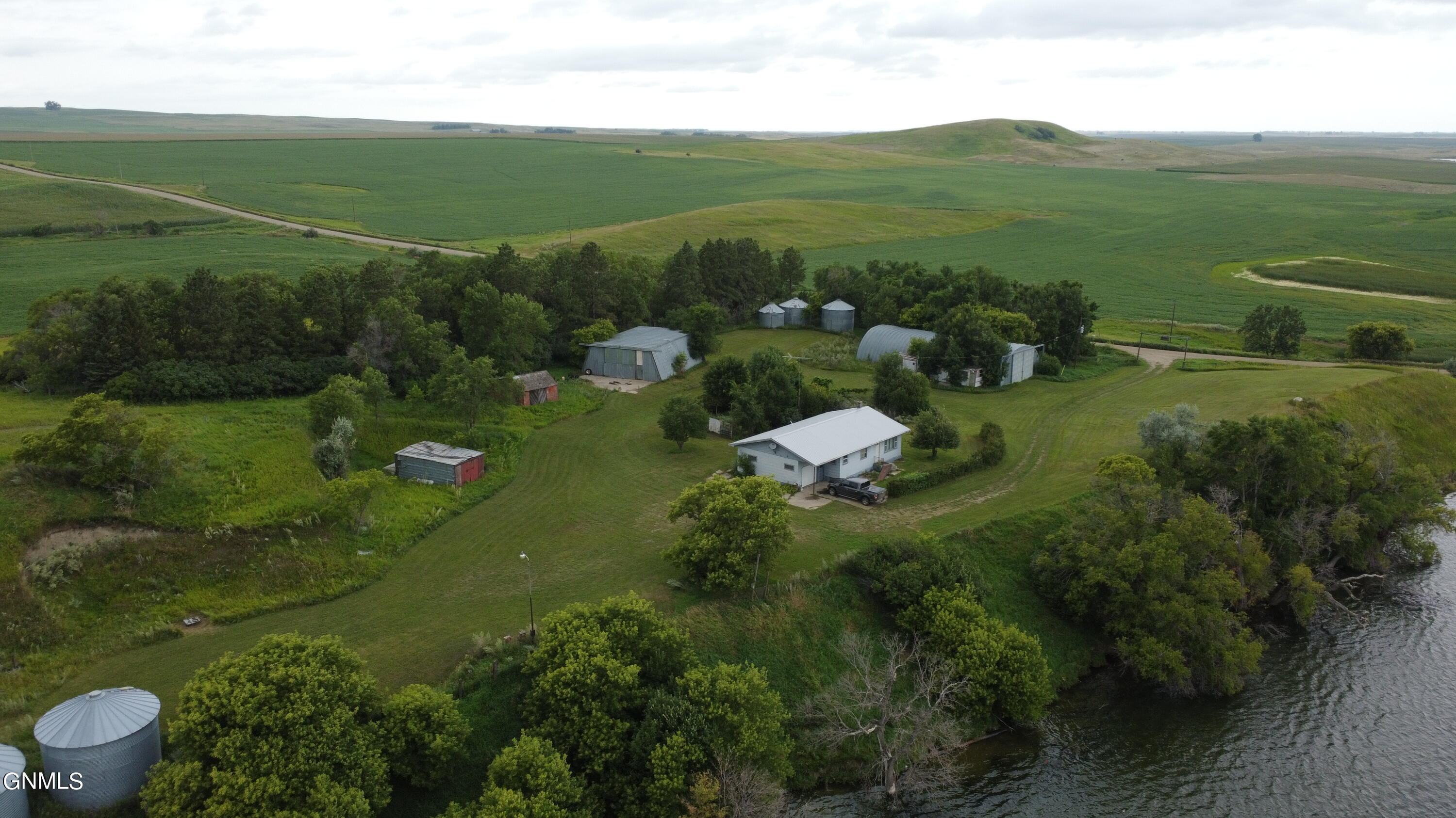 main property photo 10