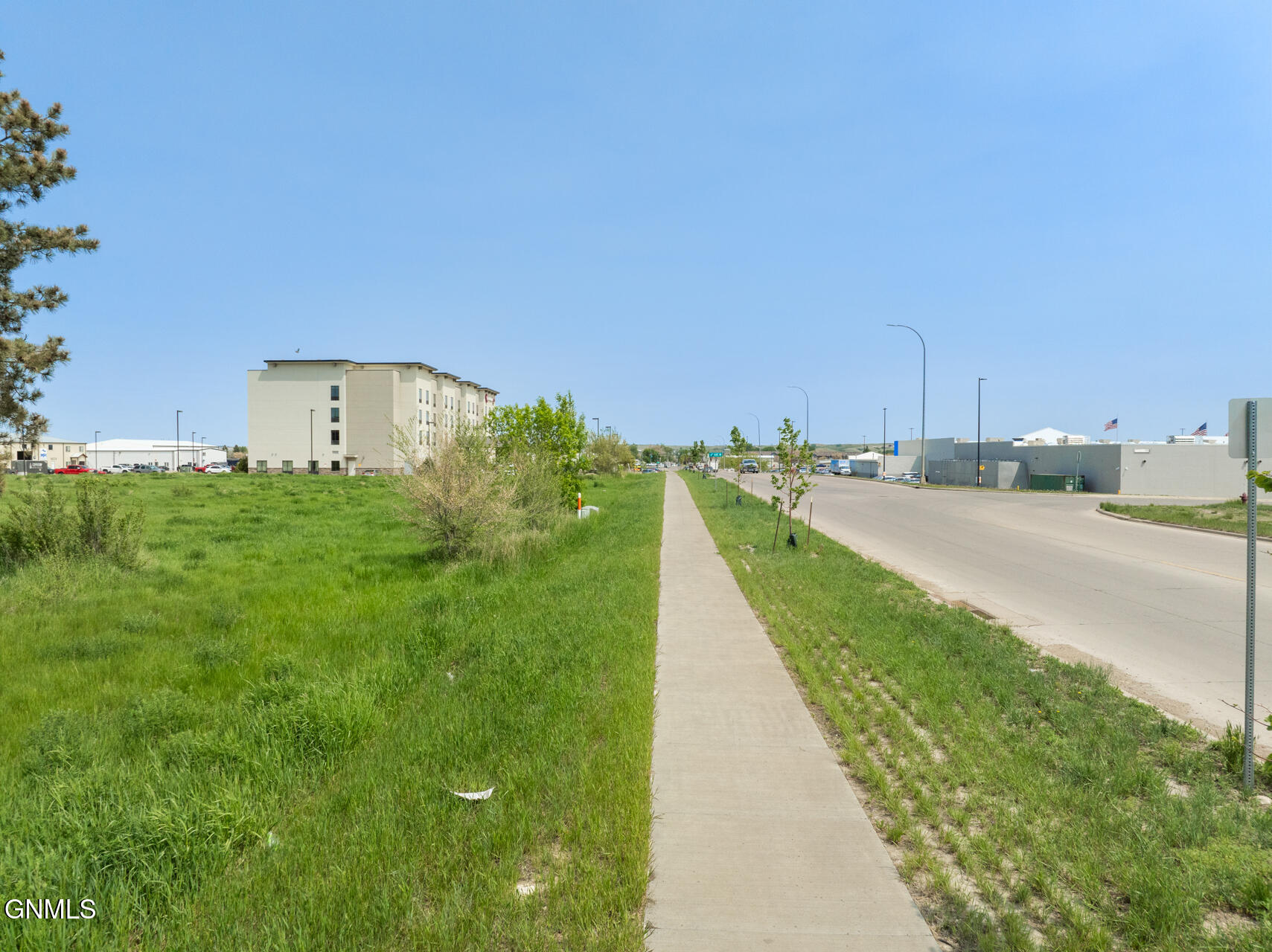 main property photo 13