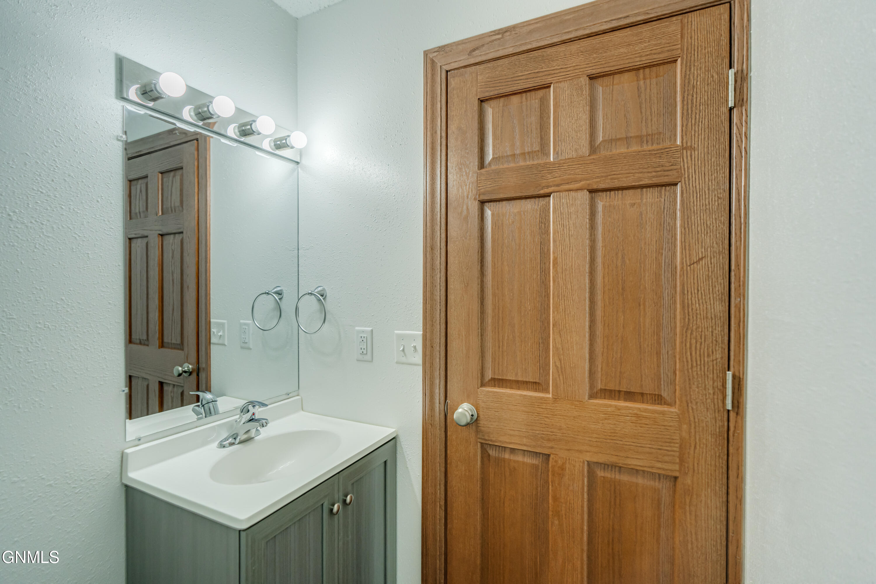 property viewer photo 20