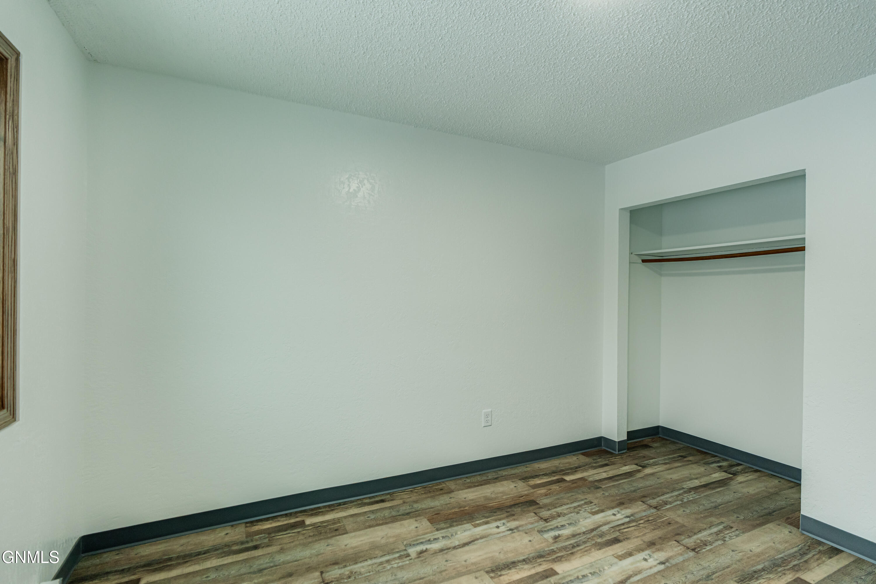 property viewer photo 25