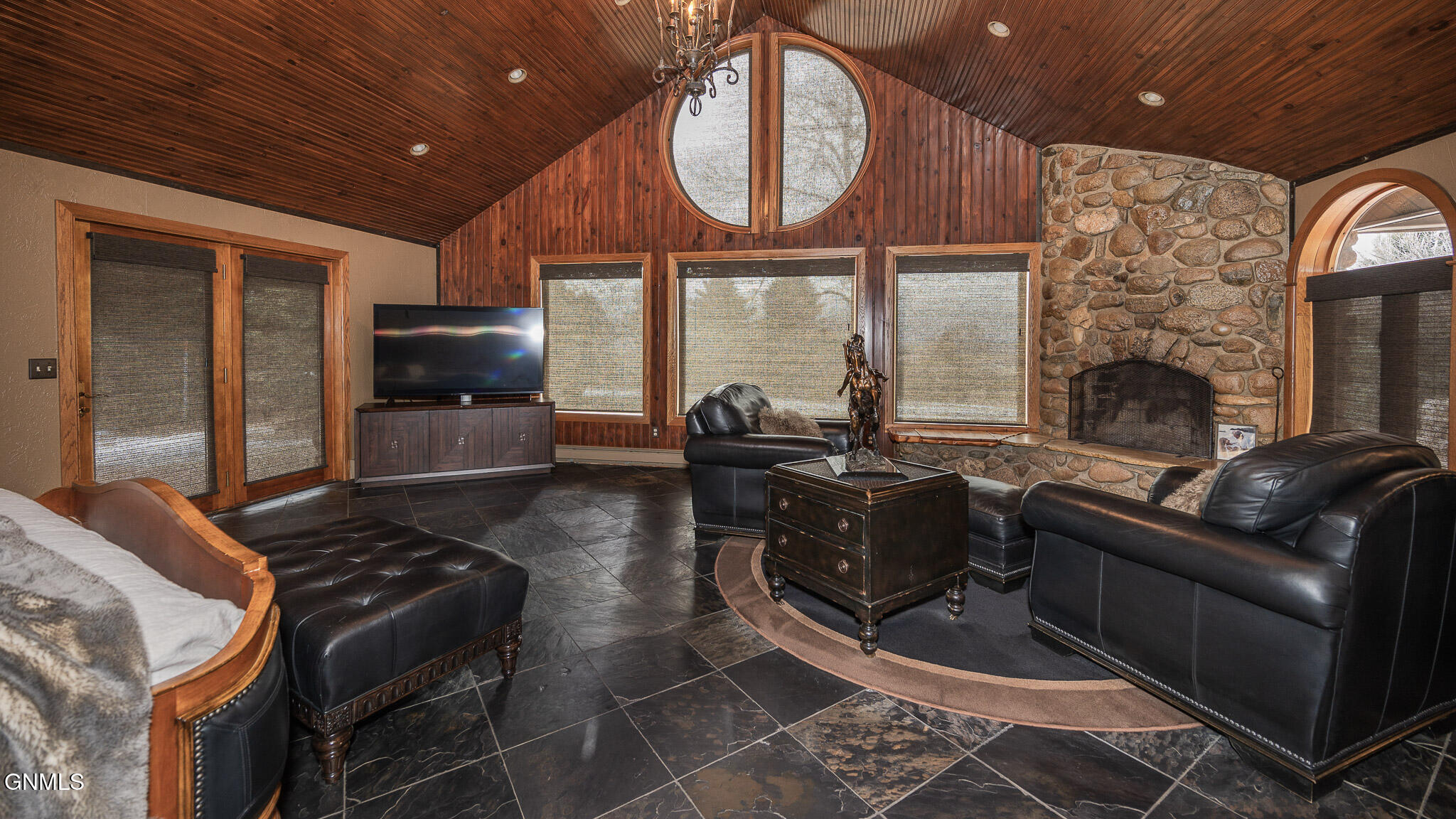 property viewer photo 25