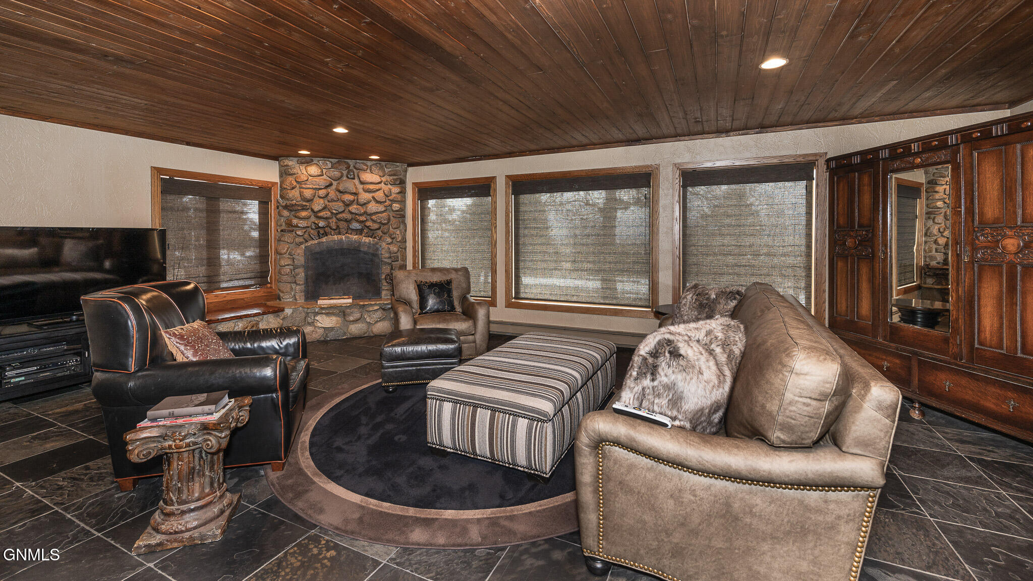 property viewer photo 9