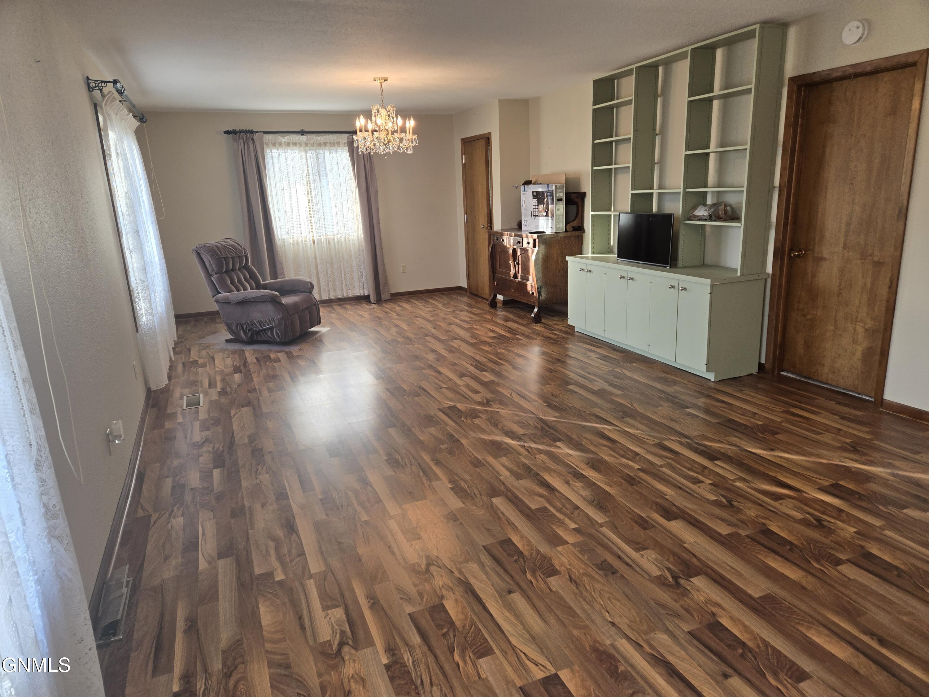 property viewer photo 18