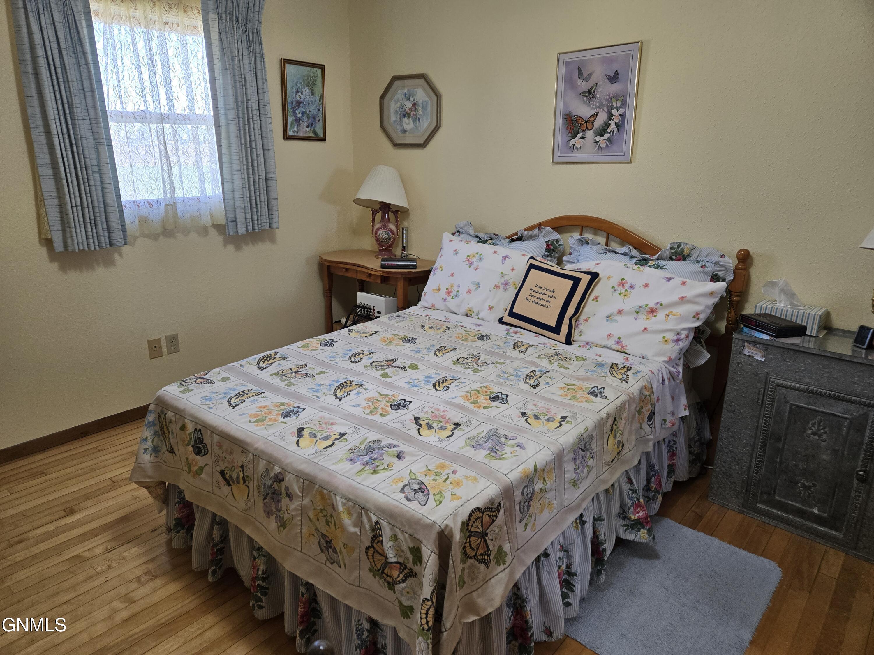 property viewer photo 20