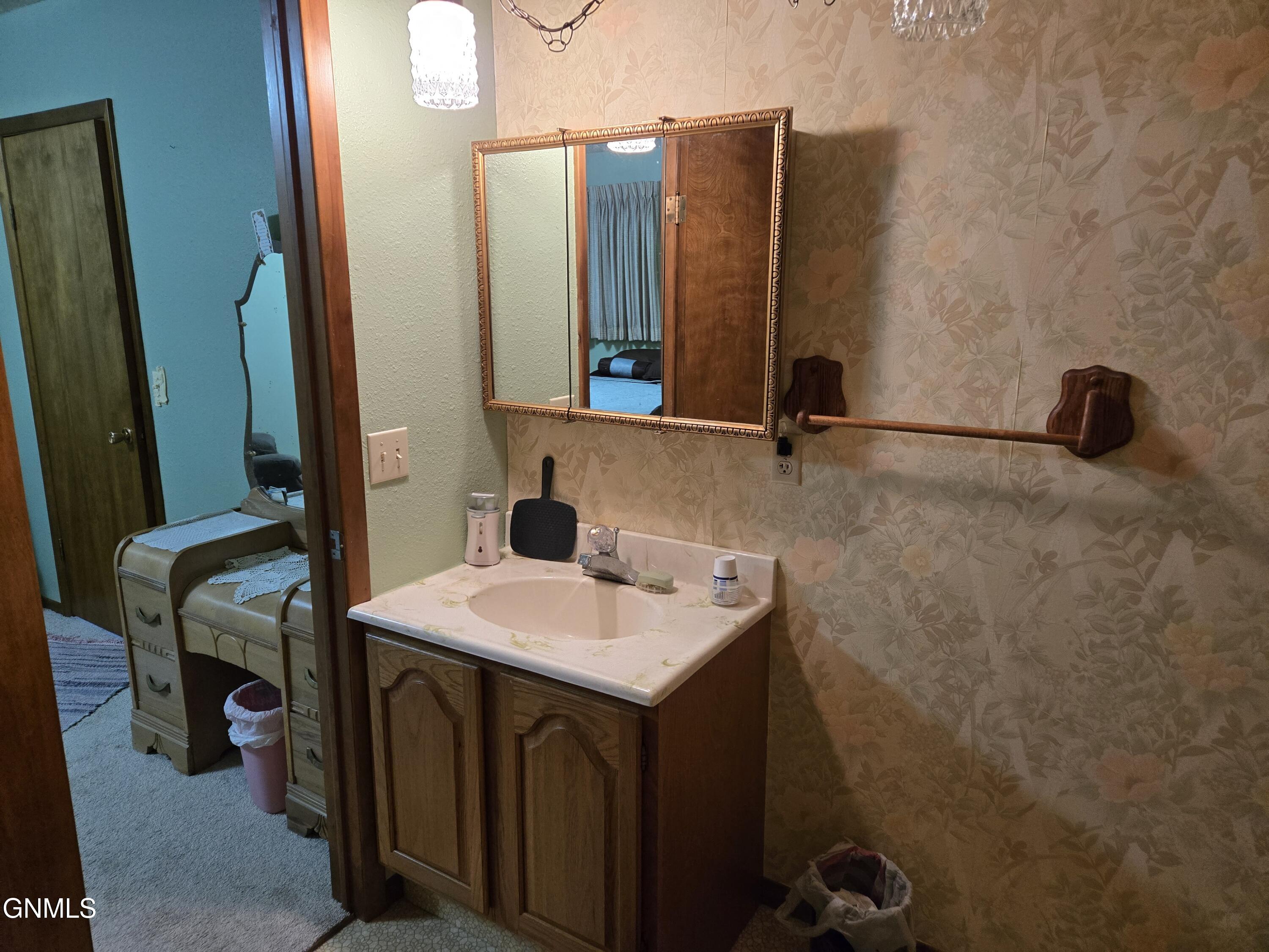 property viewer photo 35