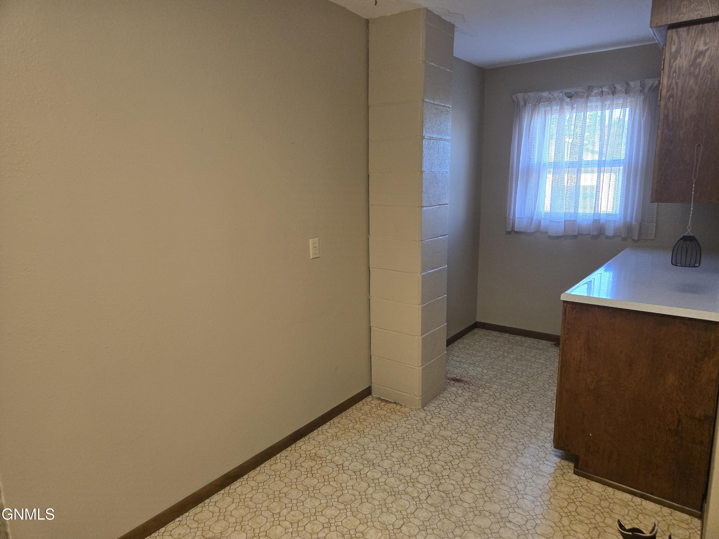 property viewer photo 7