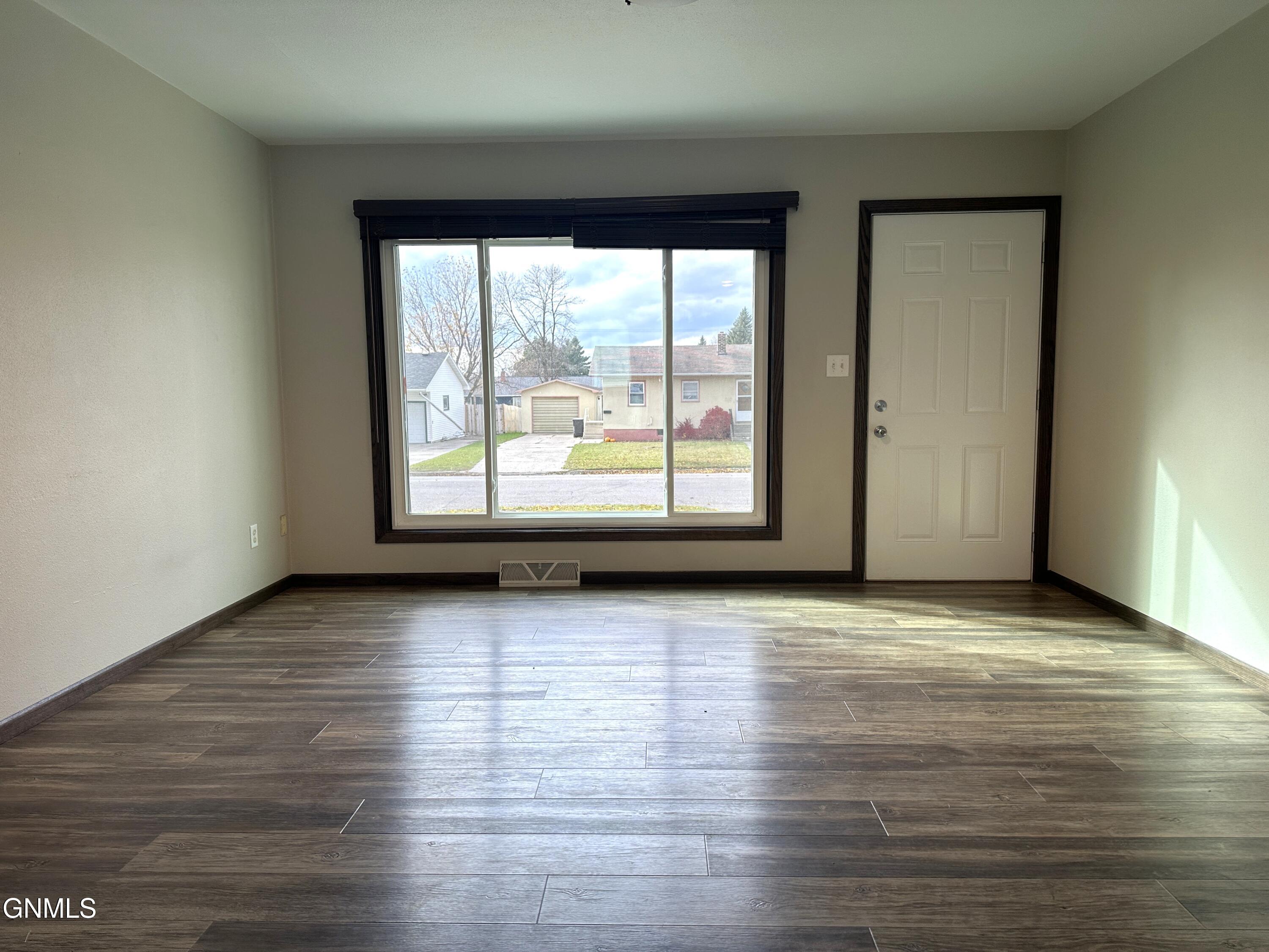 property viewer photo 6