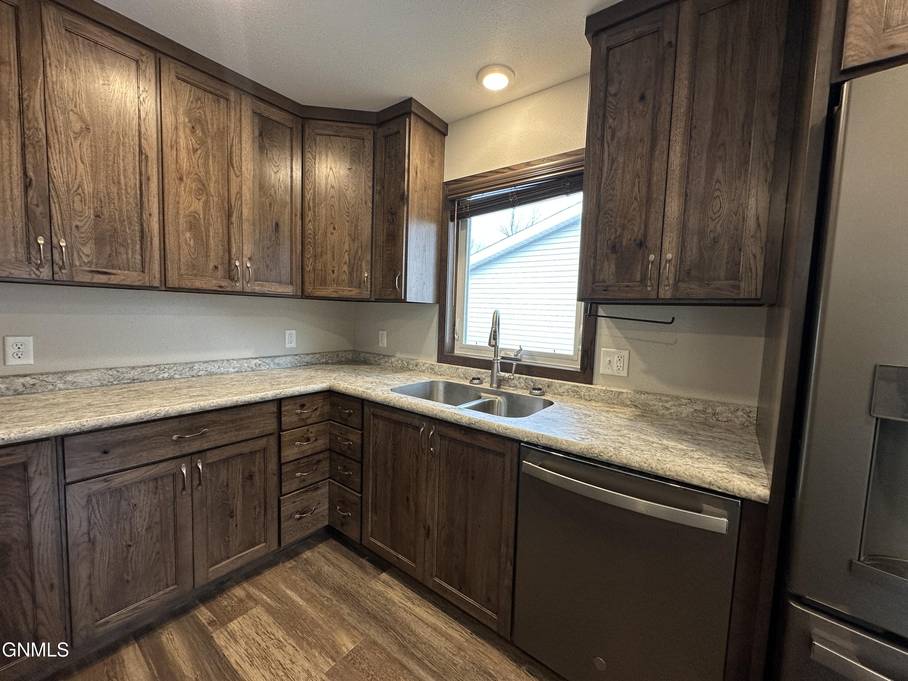 property viewer photo 9