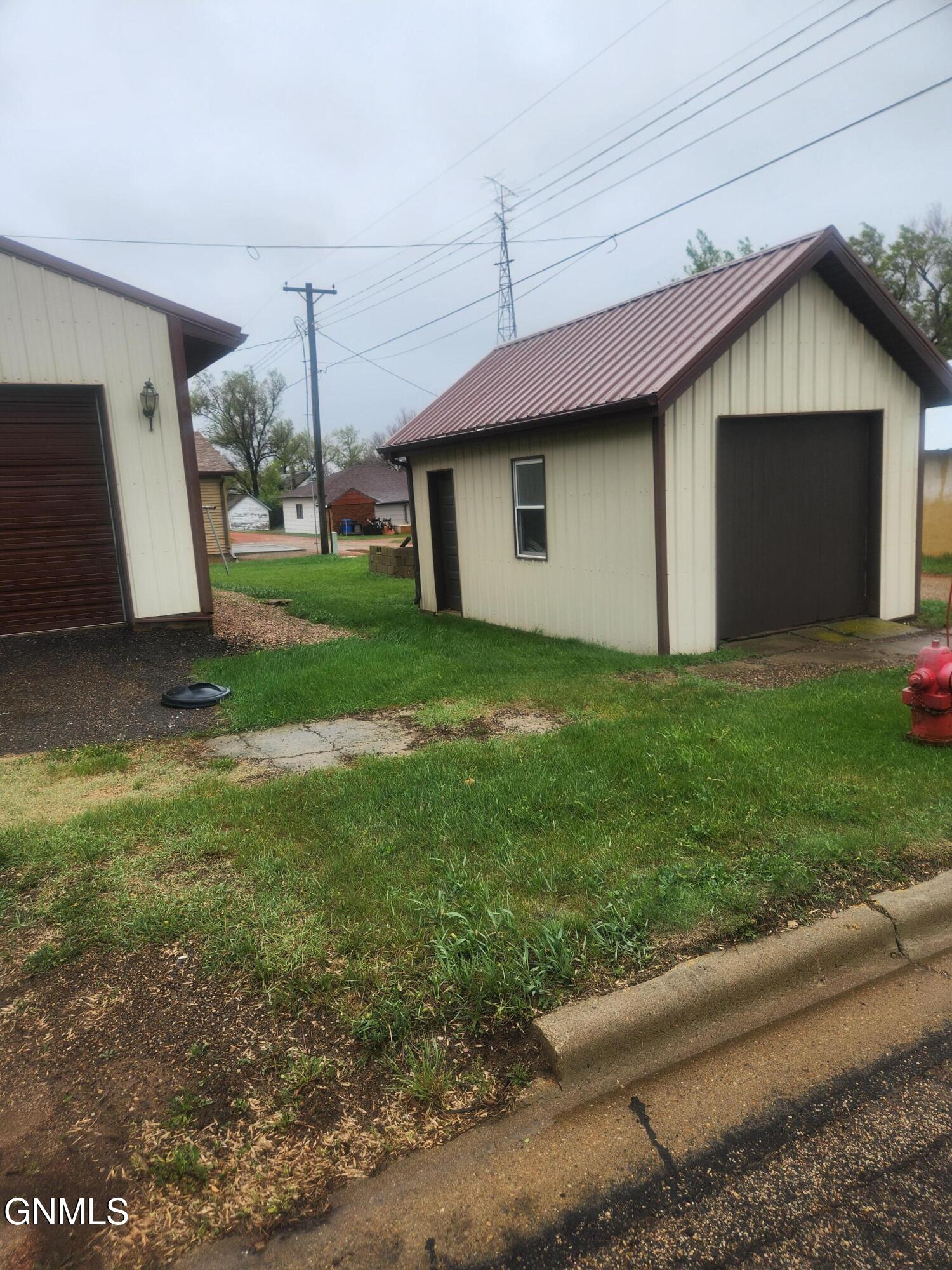 main property photo 40