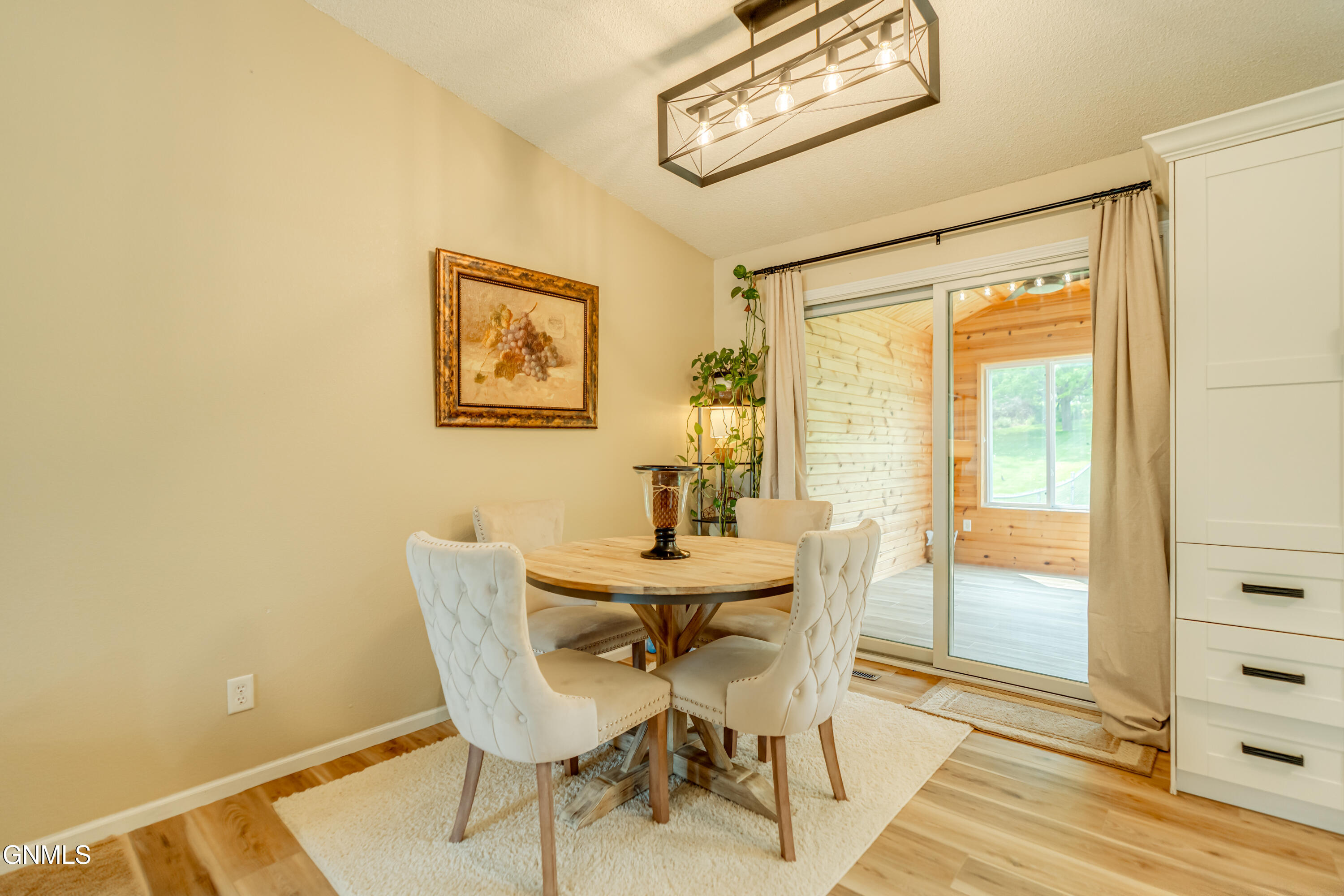property viewer photo 16