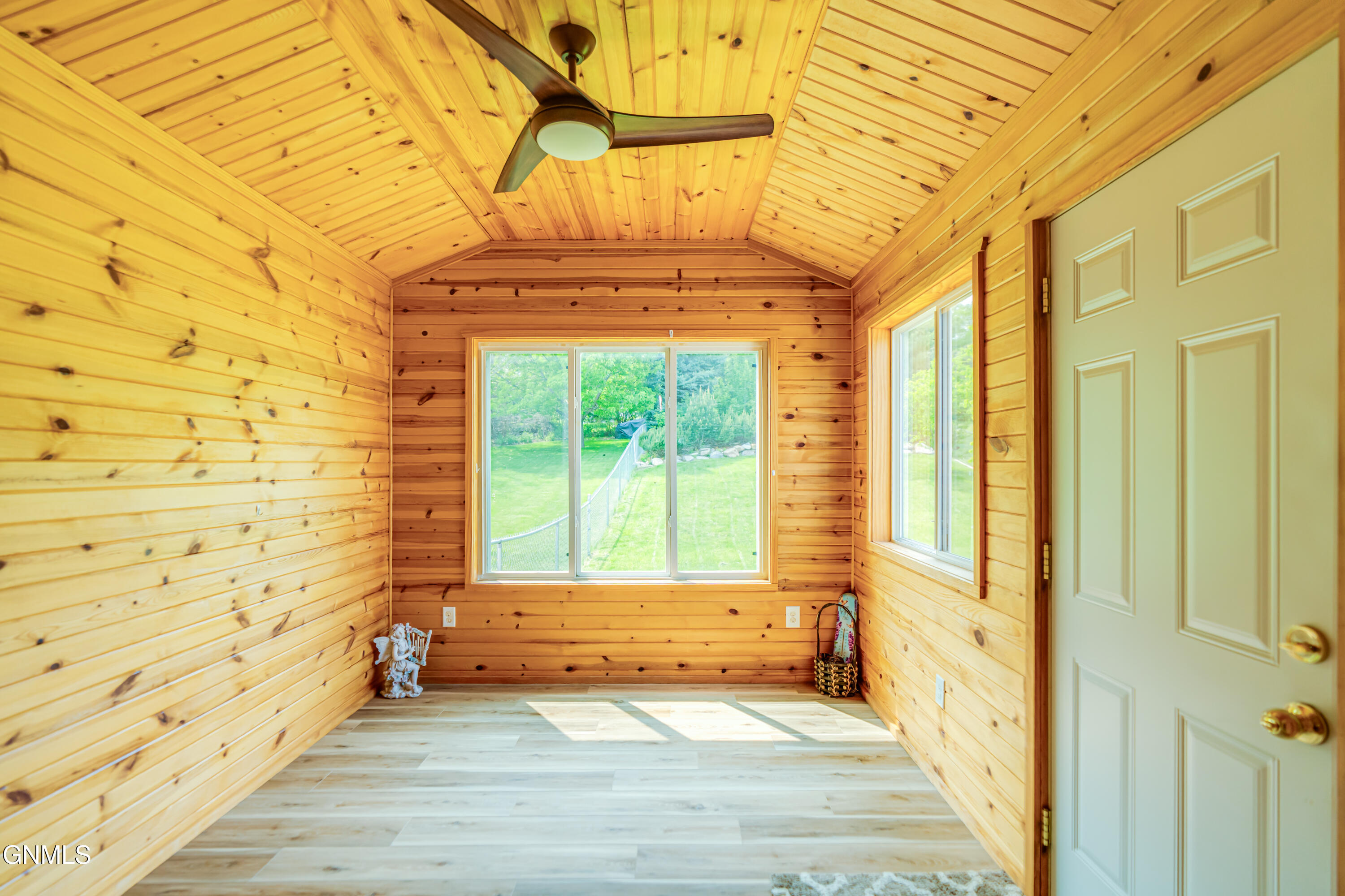 property viewer photo 17
