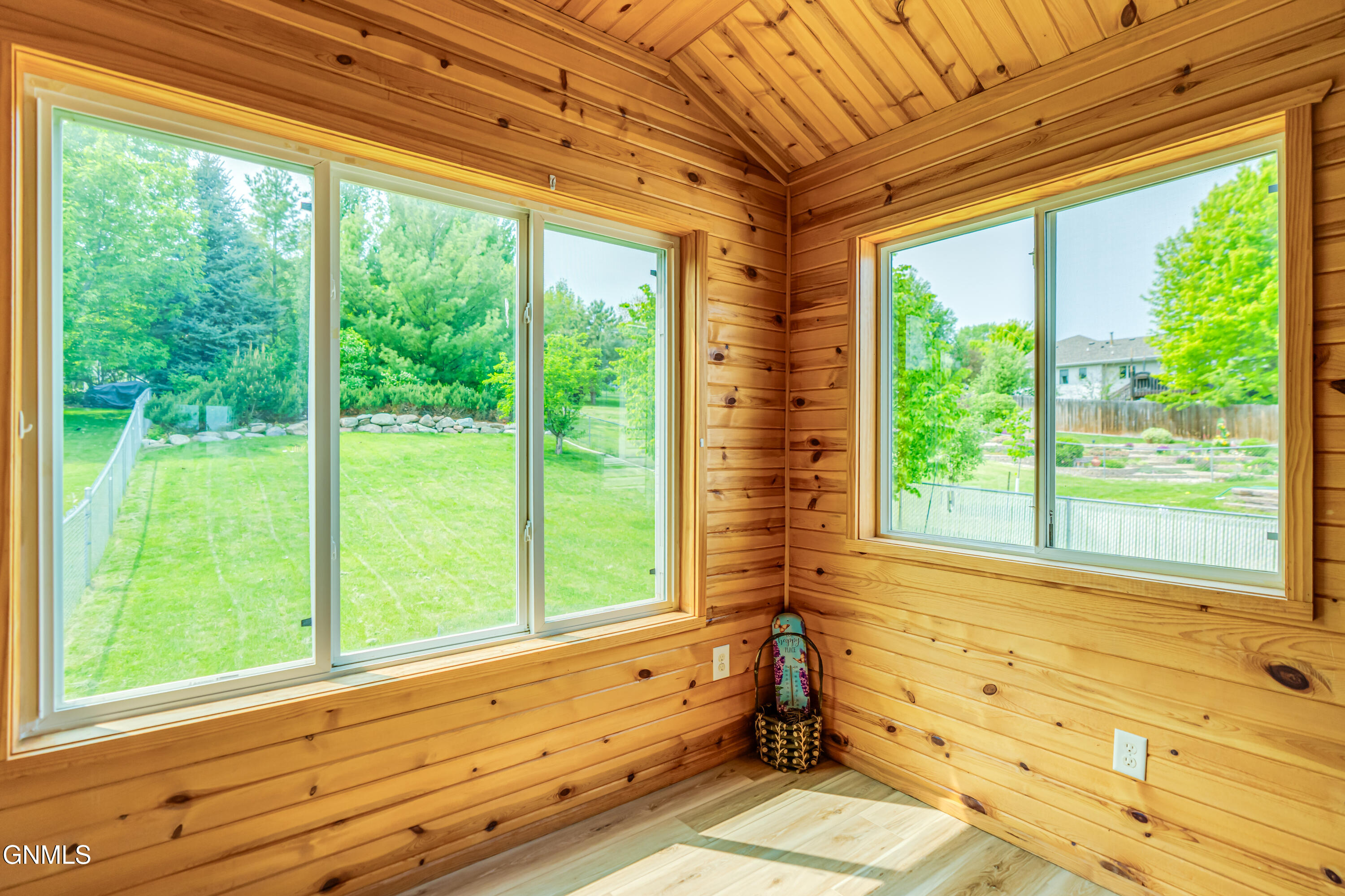 property viewer photo 18