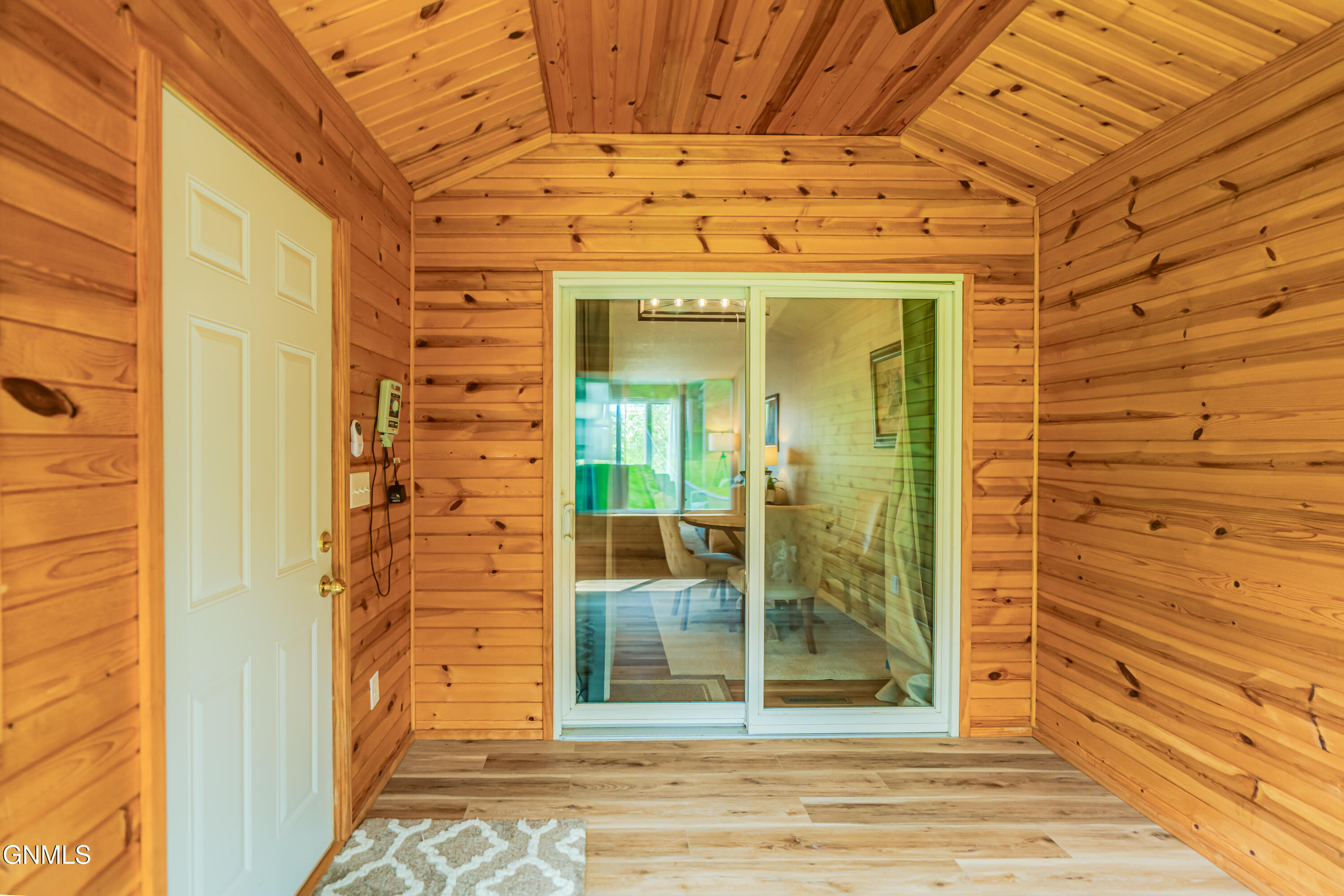 property viewer photo 19